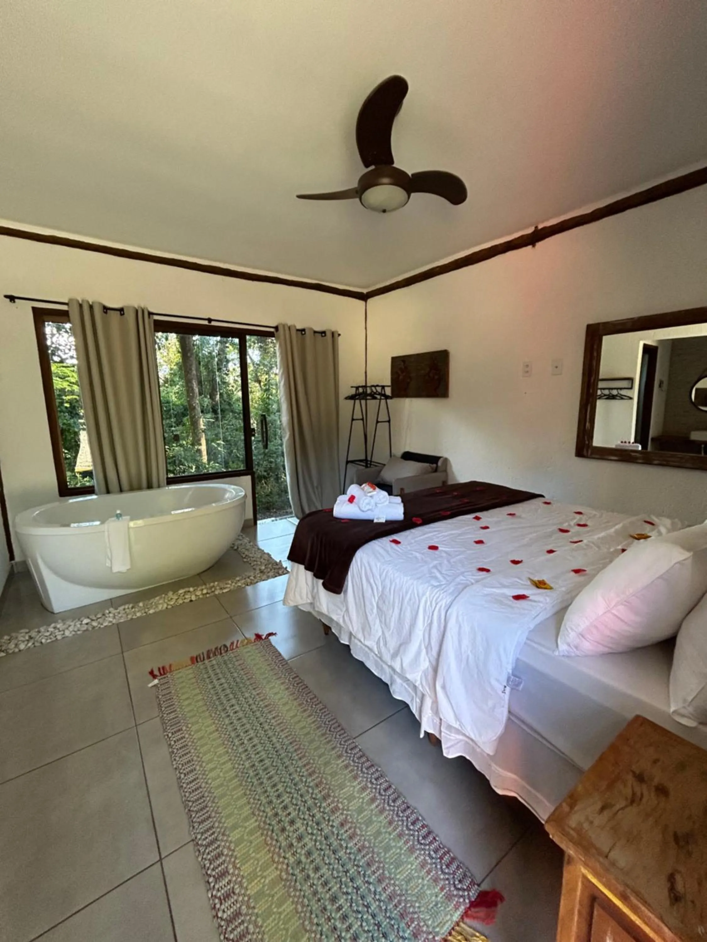 Bathroom, Bed in A Mi Manera Pousada , cerveja própria e Bistrô !