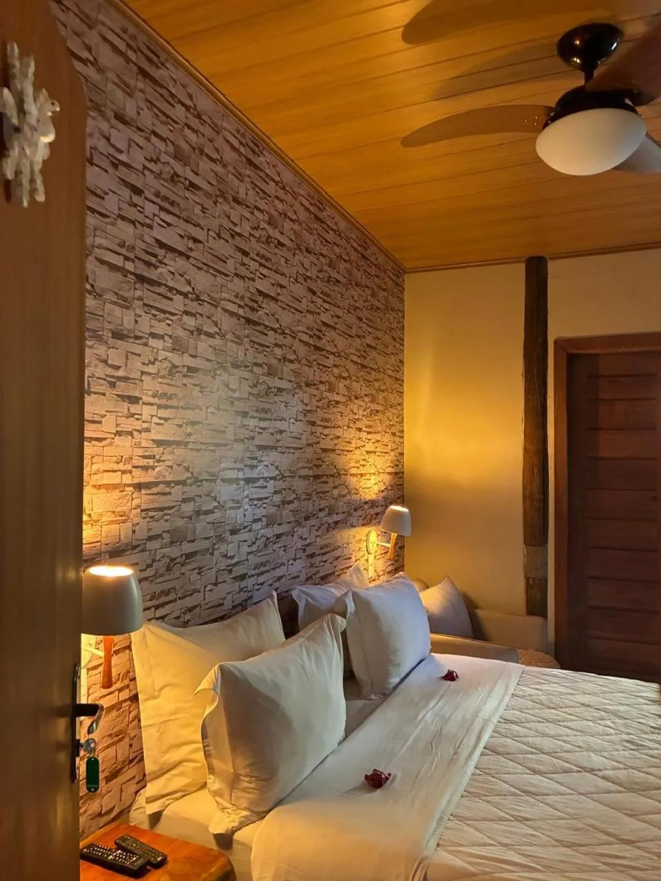 Bed in A Mi Manera Pousada , cerveja própria e Bistrô !