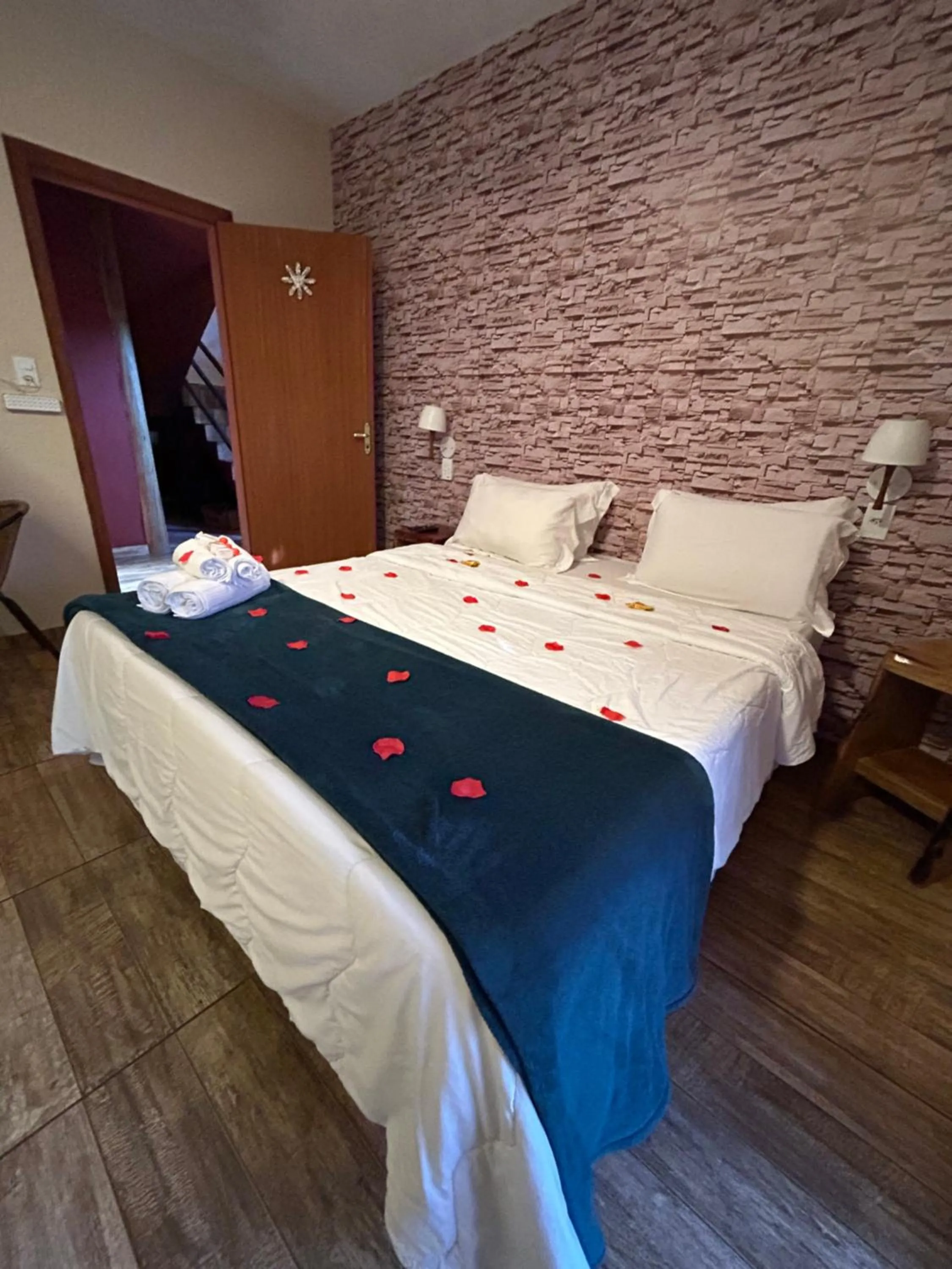 Bed in A Mi Manera Pousada , cerveja própria e Bistrô !