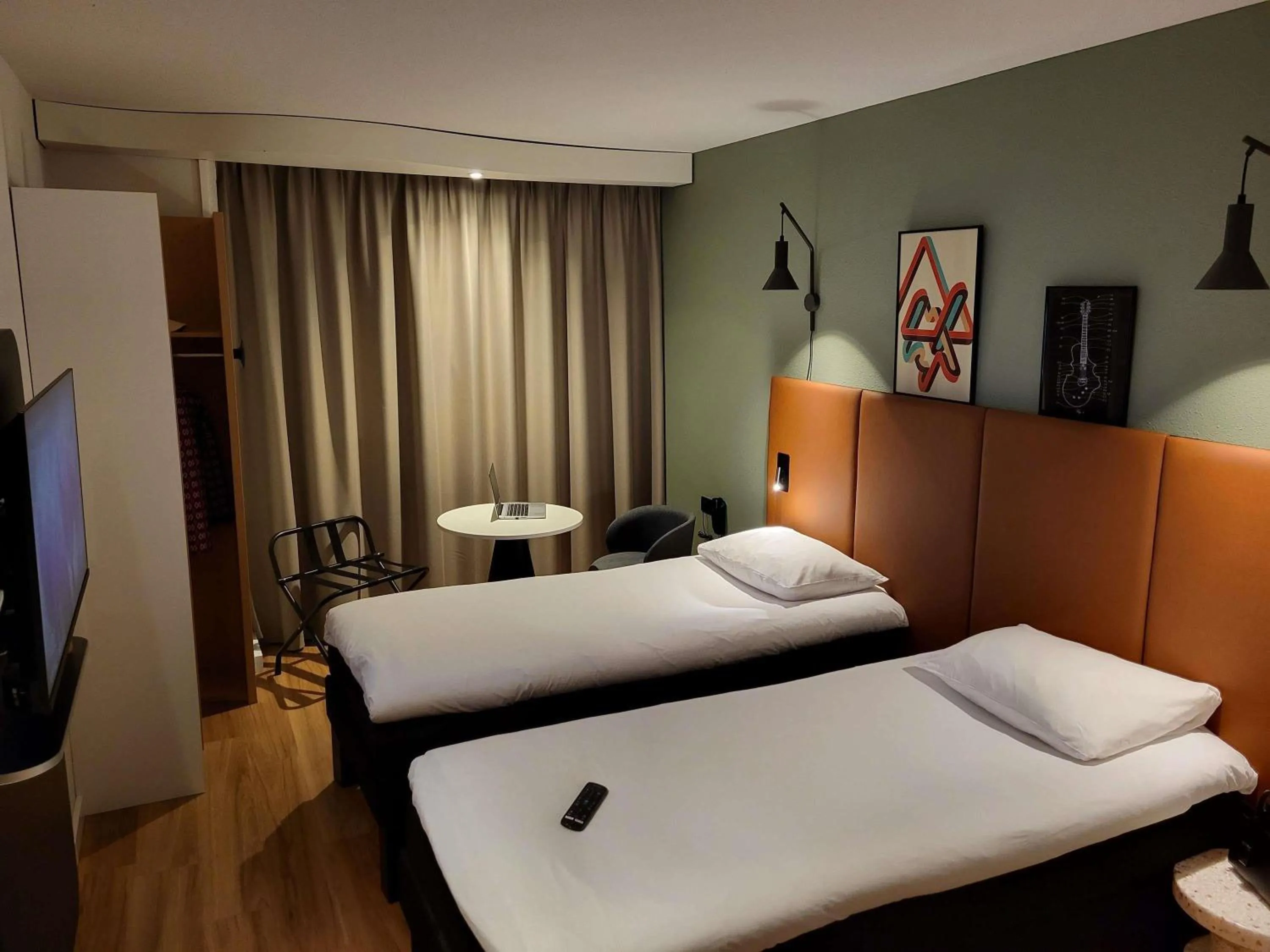 Bedroom, Bed in ibis Bayeux Port En Bessin