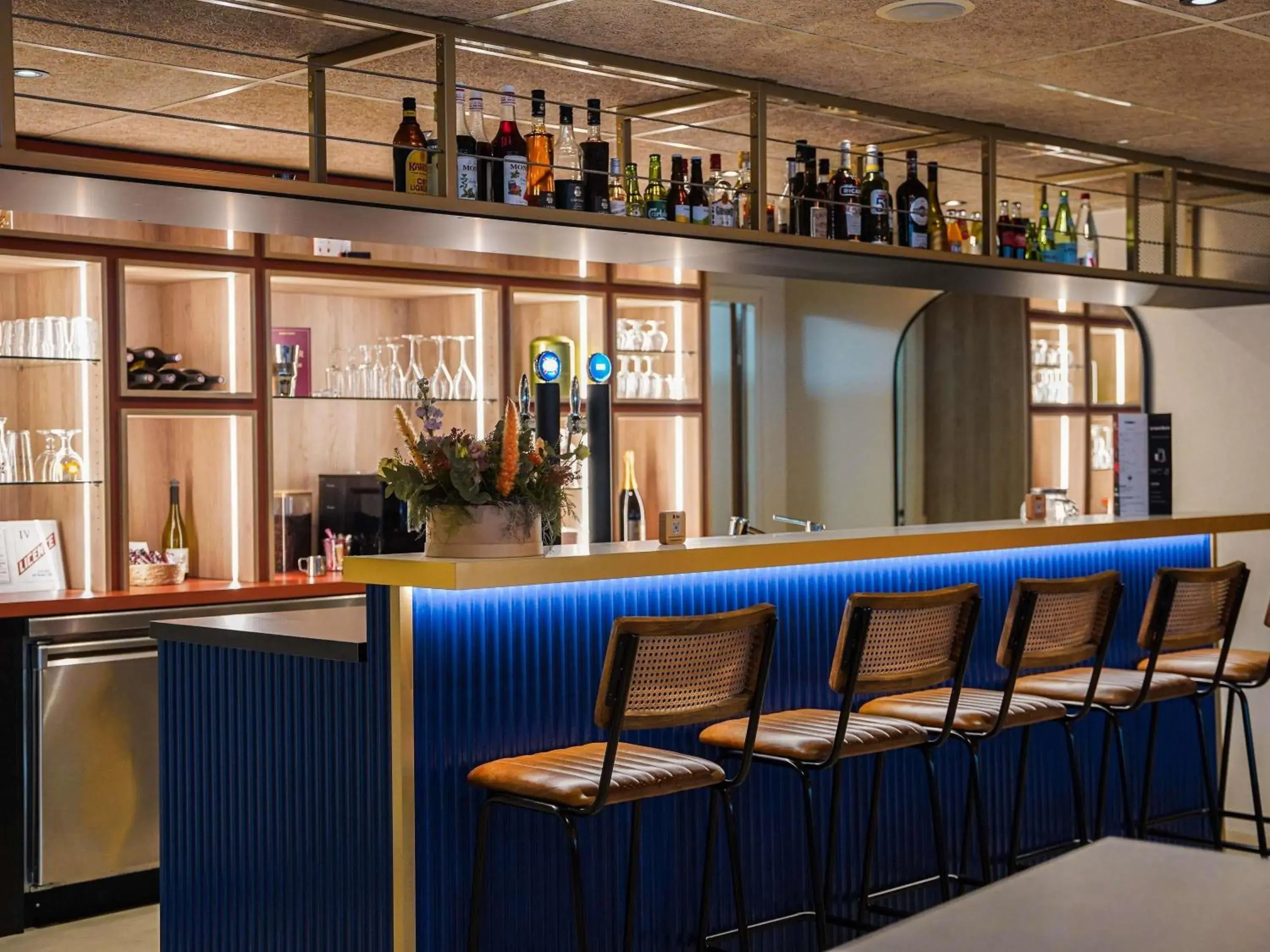 Lounge or bar in ibis Bayeux Port En Bessin Lounge or bar in ibis Bayeux Port En Bessin