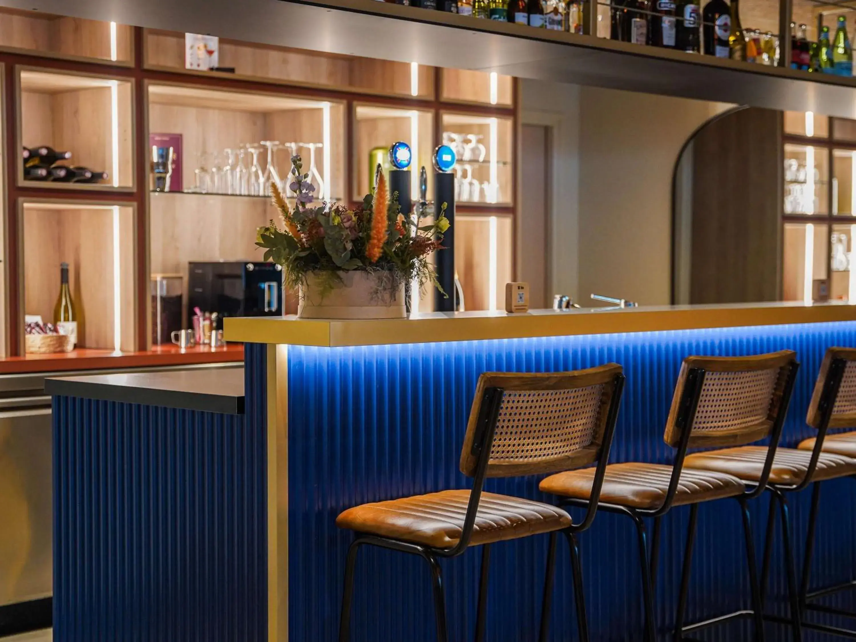 Lounge or bar in ibis Bayeux Port En Bessin Lounge or bar in ibis Bayeux Port En Bessin
