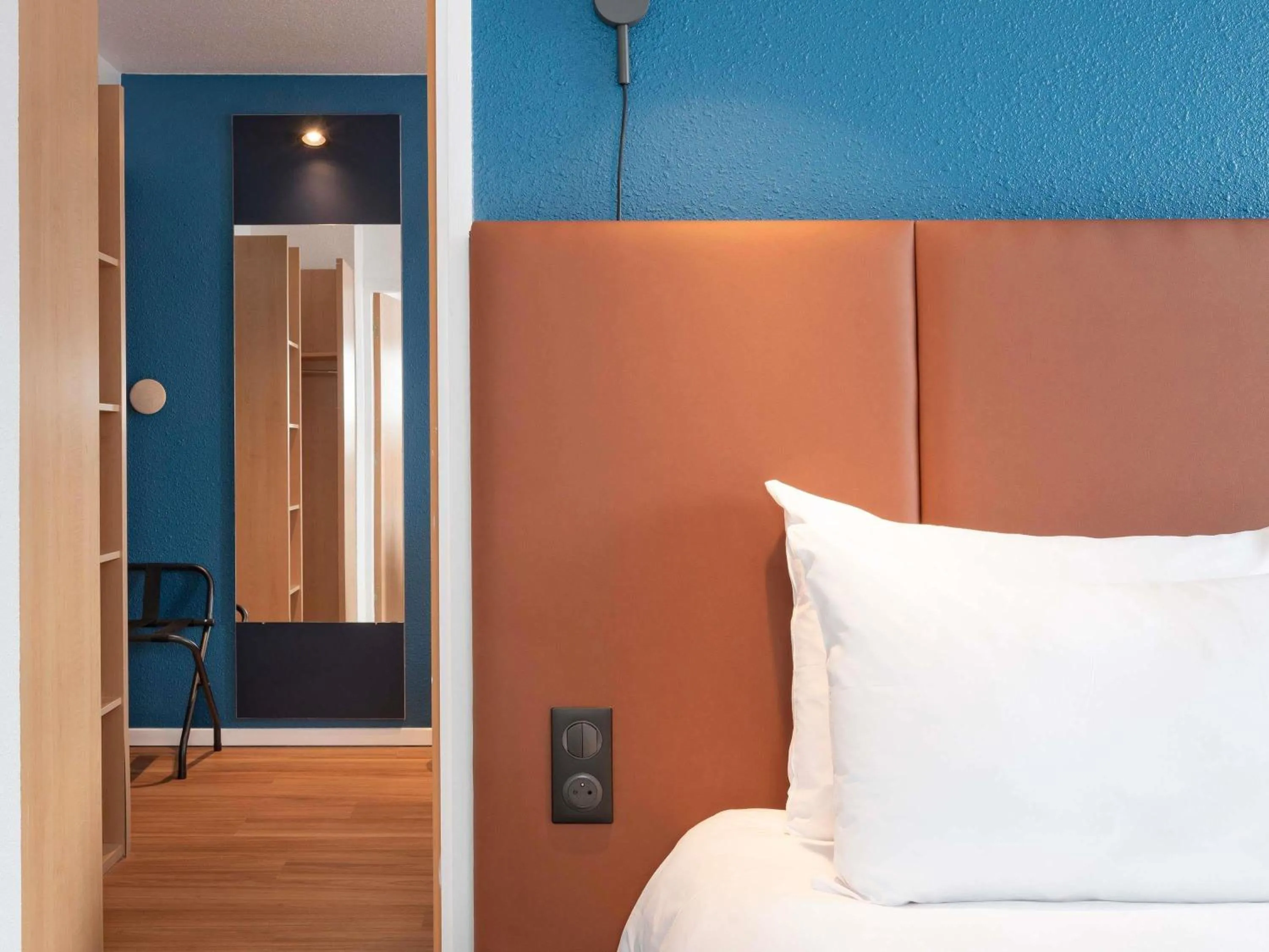 Bedroom, Bed in ibis Bayeux Port En Bessin