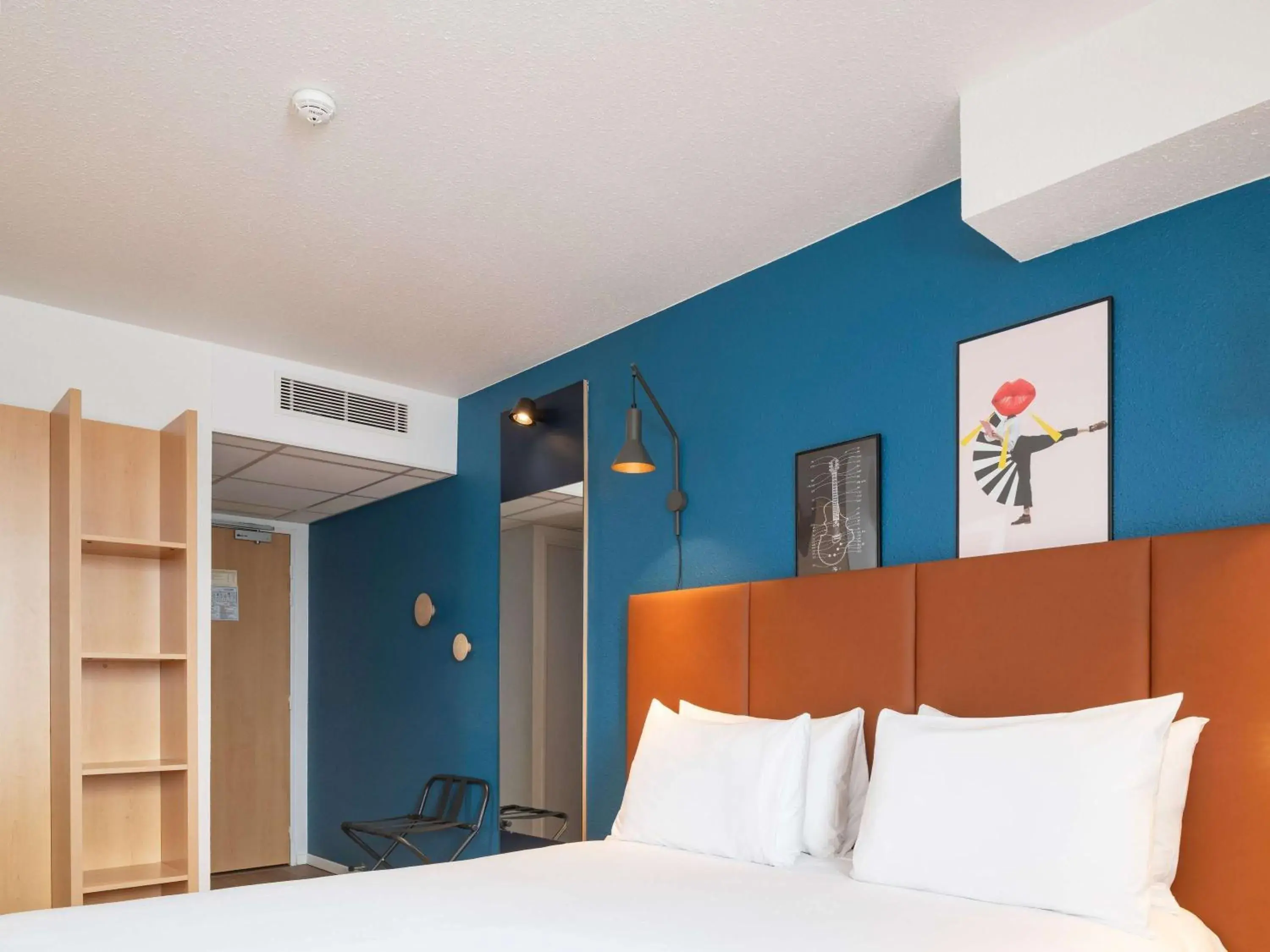 Bedroom, Bed in ibis Bayeux Port En Bessin Bedroom, Bed in ibis Bayeux Port En Bessin