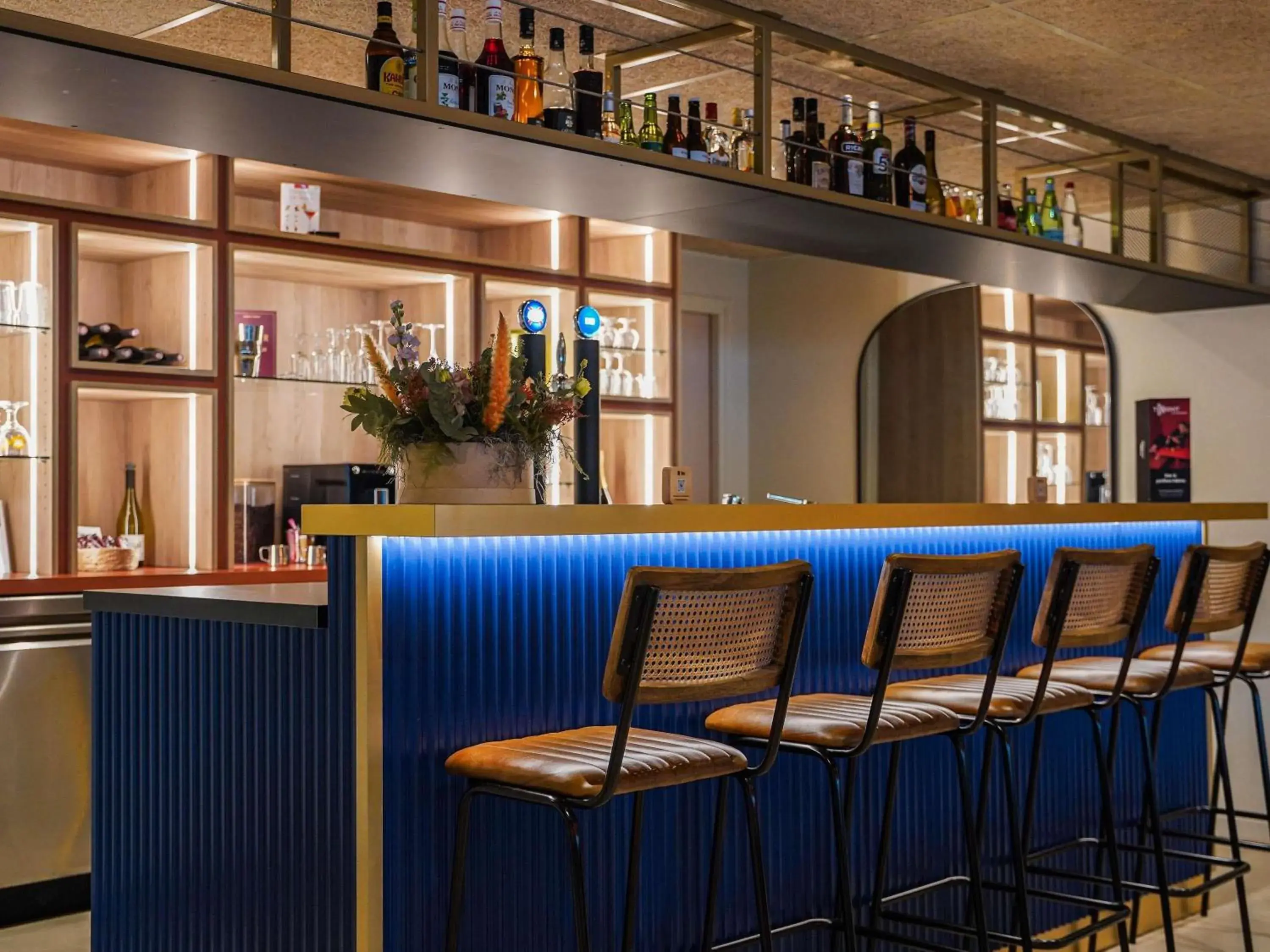 Lounge or bar in ibis Bayeux Port En Bessin Lounge or bar in ibis Bayeux Port En Bessin