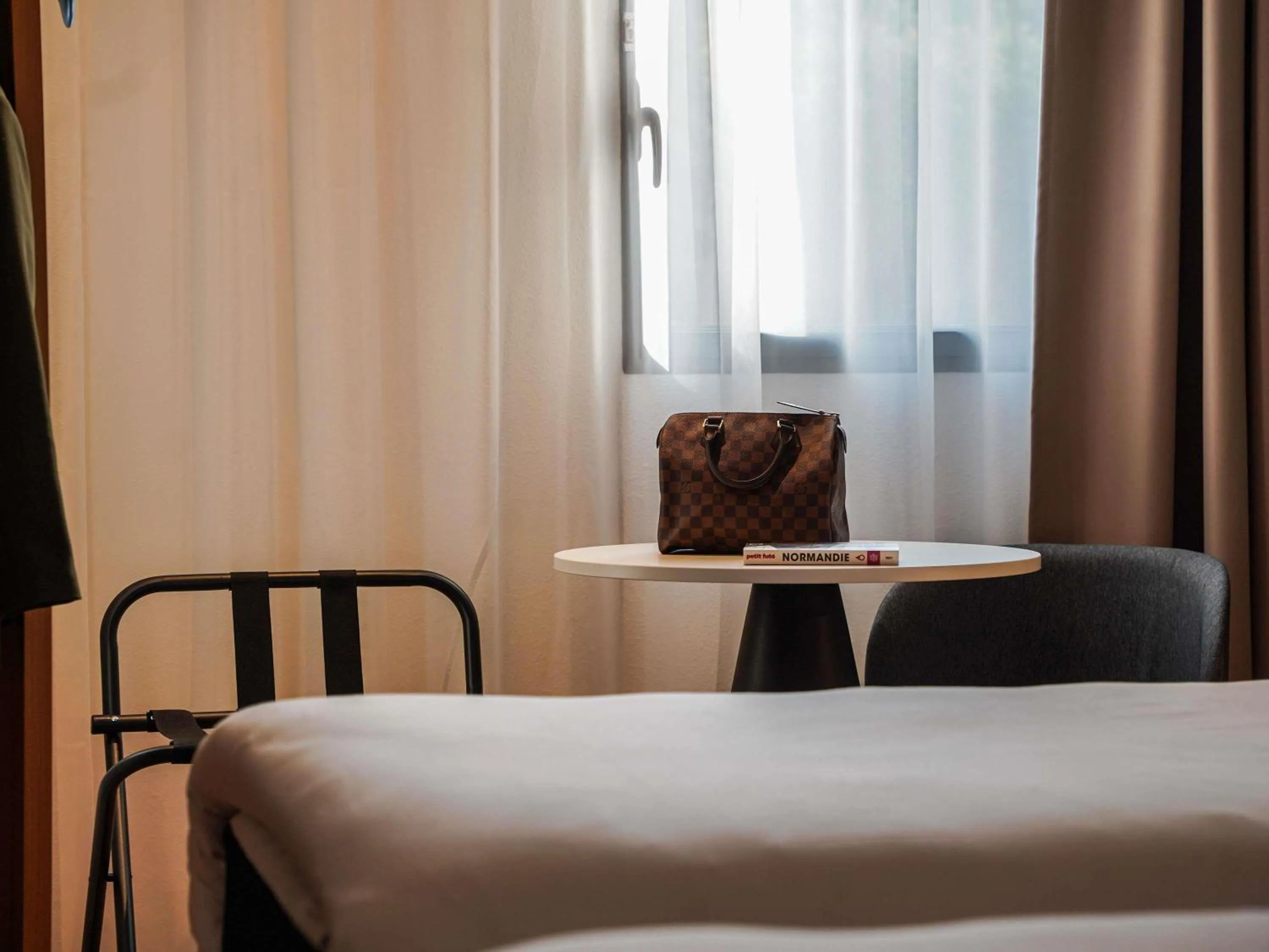 Bedroom, Bed in ibis Bayeux Port En Bessin