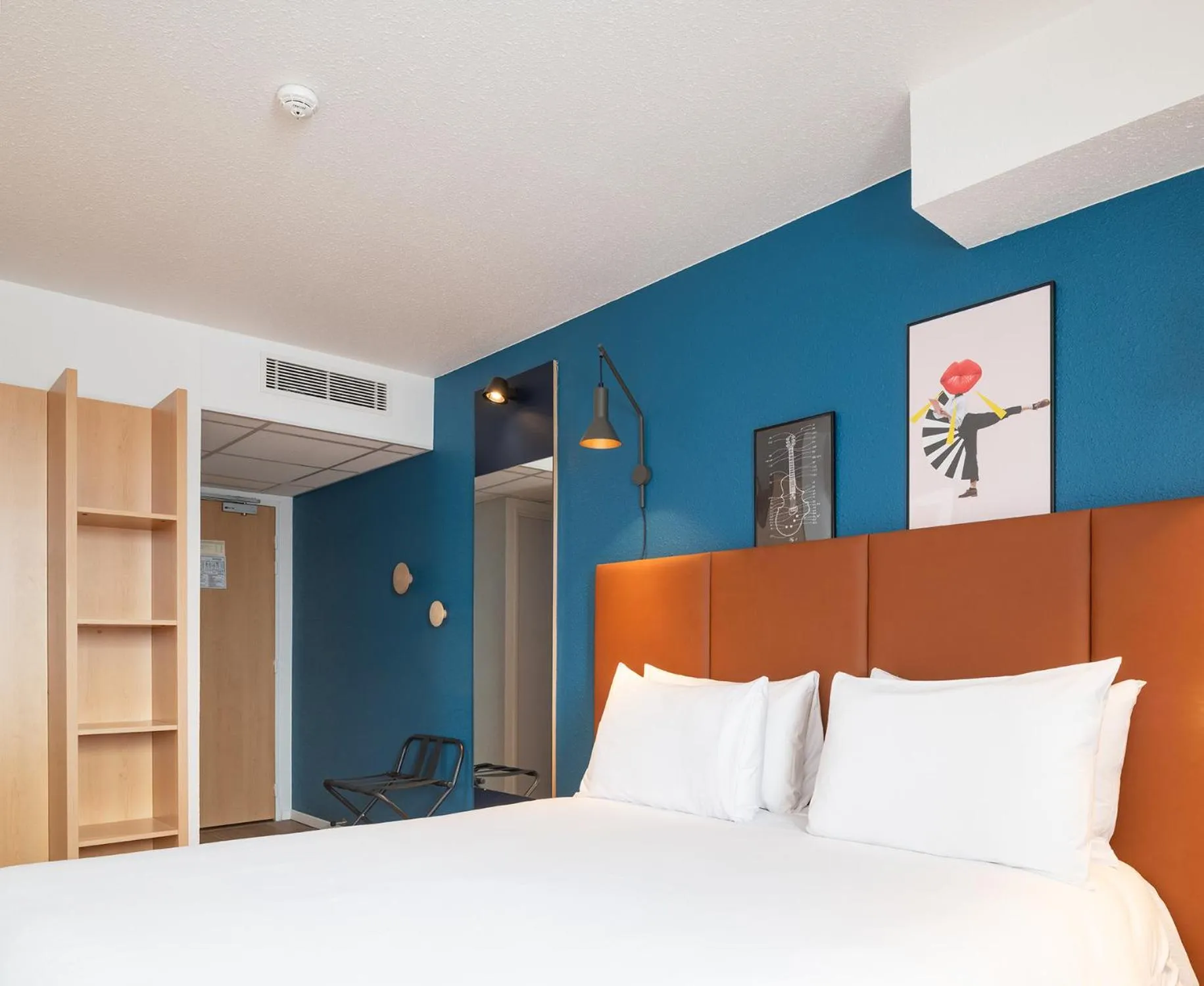 Photo of the whole room, Bed in ibis Bayeux Port En Bessin