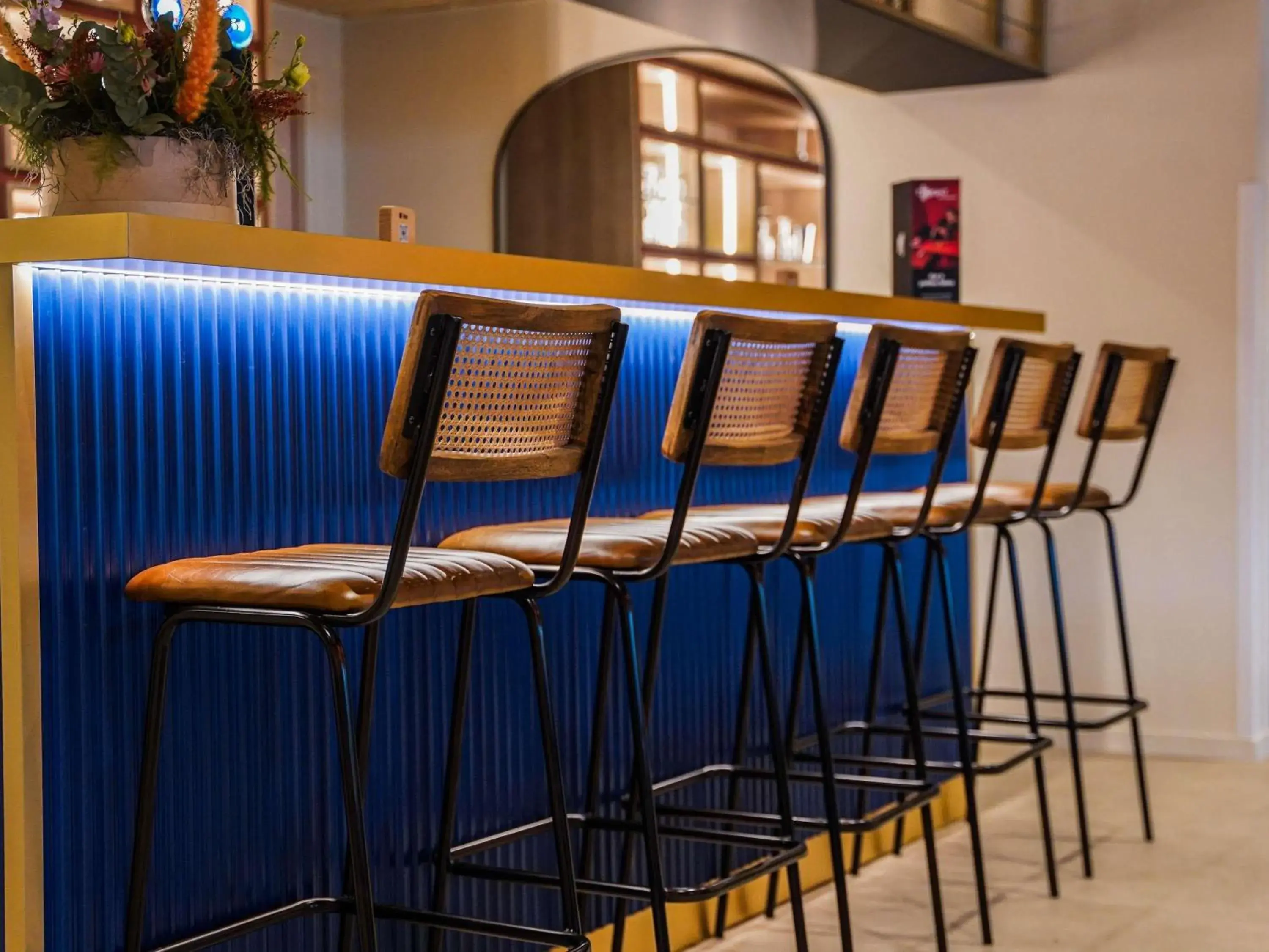 Lounge or bar in ibis Bayeux Port En Bessin Lounge or bar in ibis Bayeux Port En Bessin