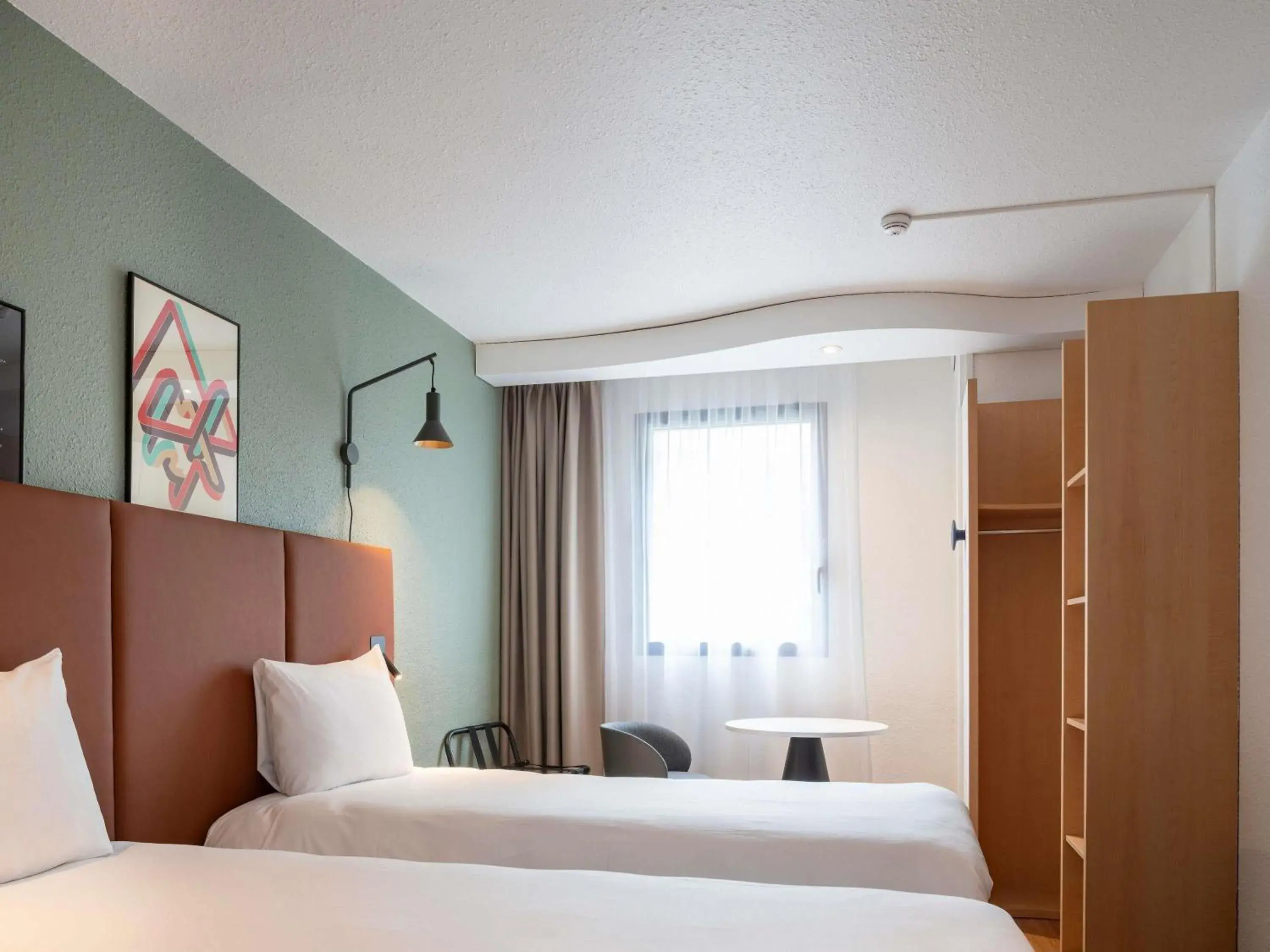 Property building, Bed in ibis Bayeux Port En Bessin Property building, Bed in ibis Bayeux Port En Bessin