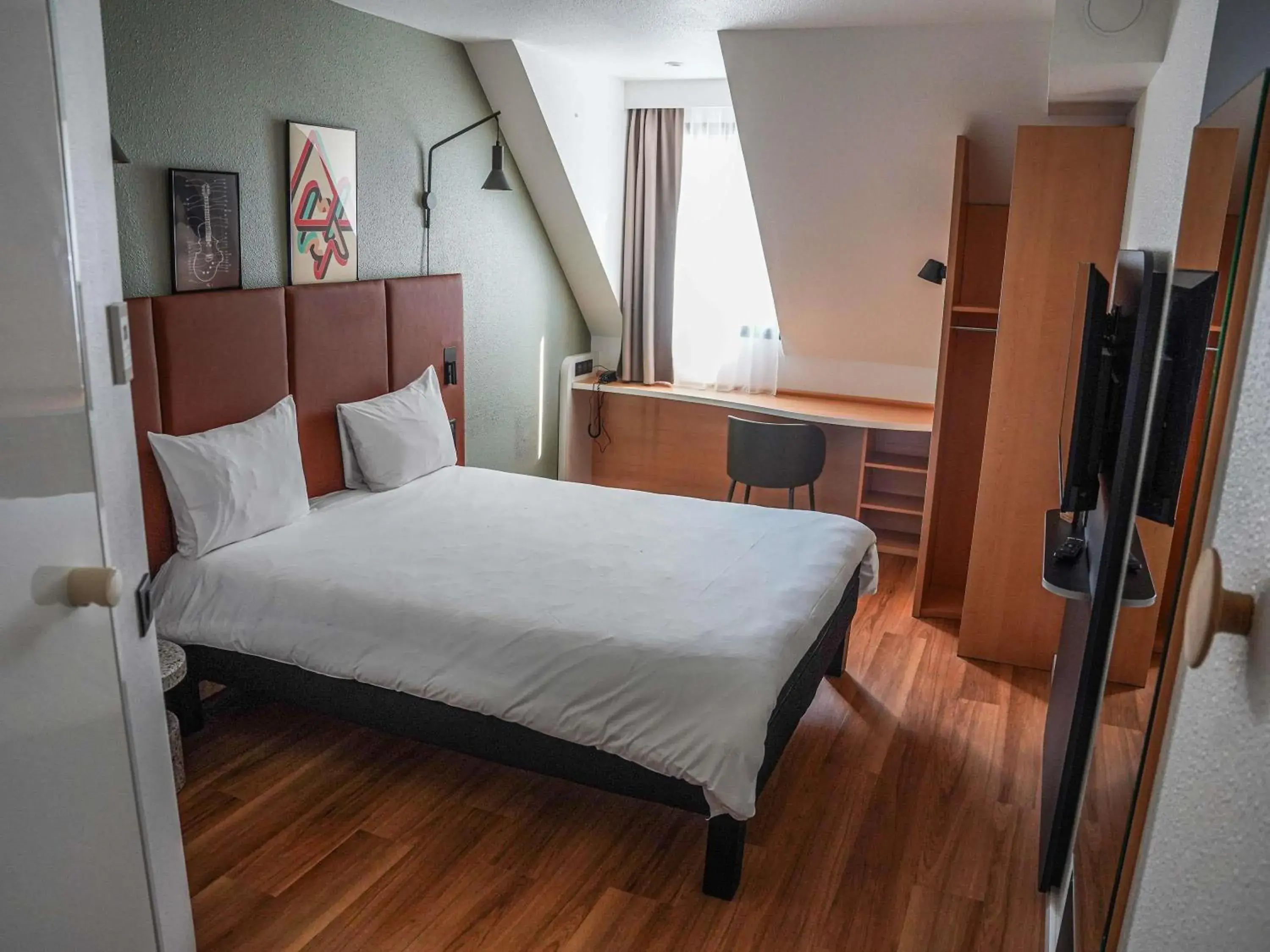 Bedroom, Bed in ibis Bayeux Port En Bessin Bedroom, Bed in ibis Bayeux Port En Bessin