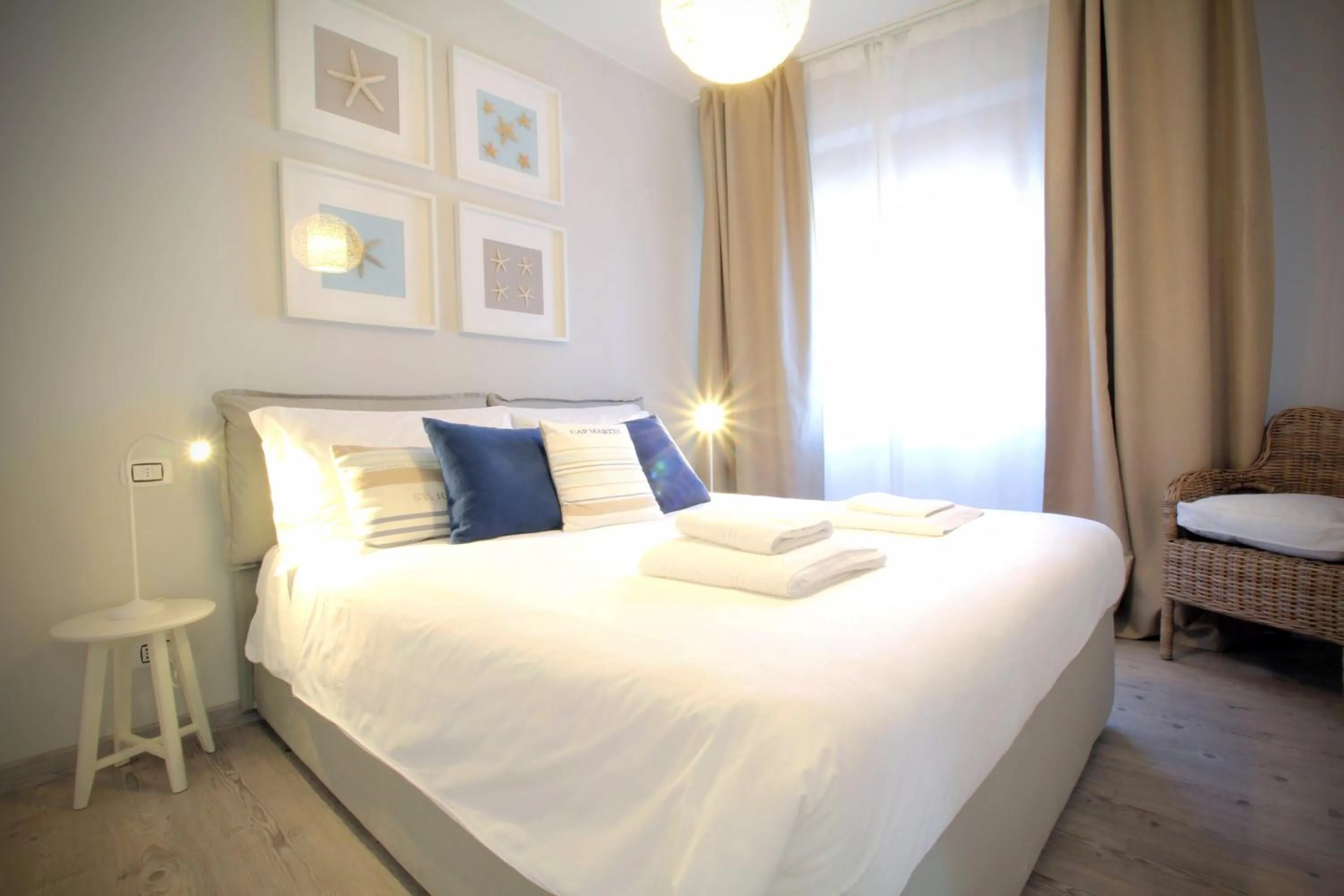 Bedroom, Bed in Le Grand Bleu