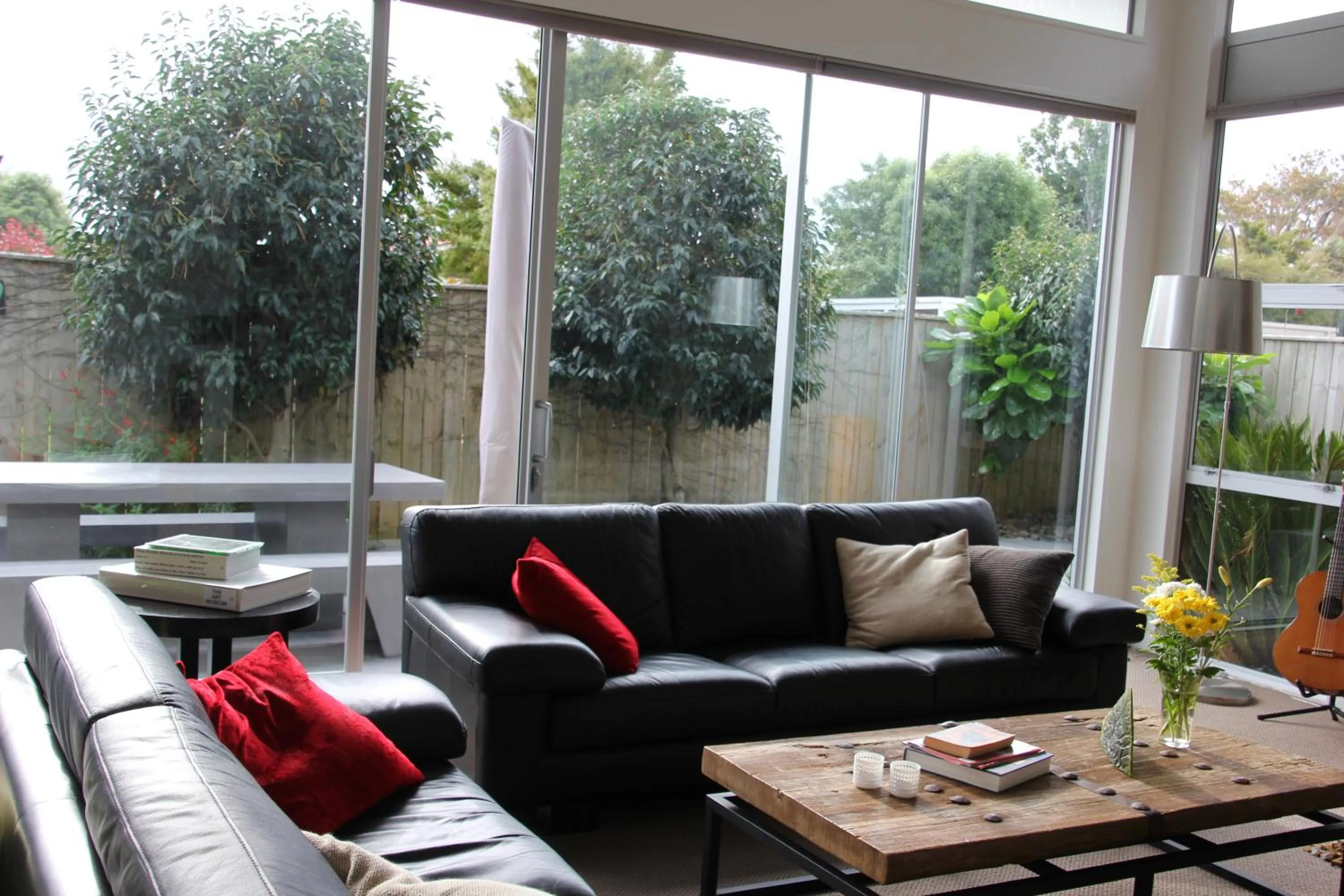 Communal lounge/ TV room in Refreshstay