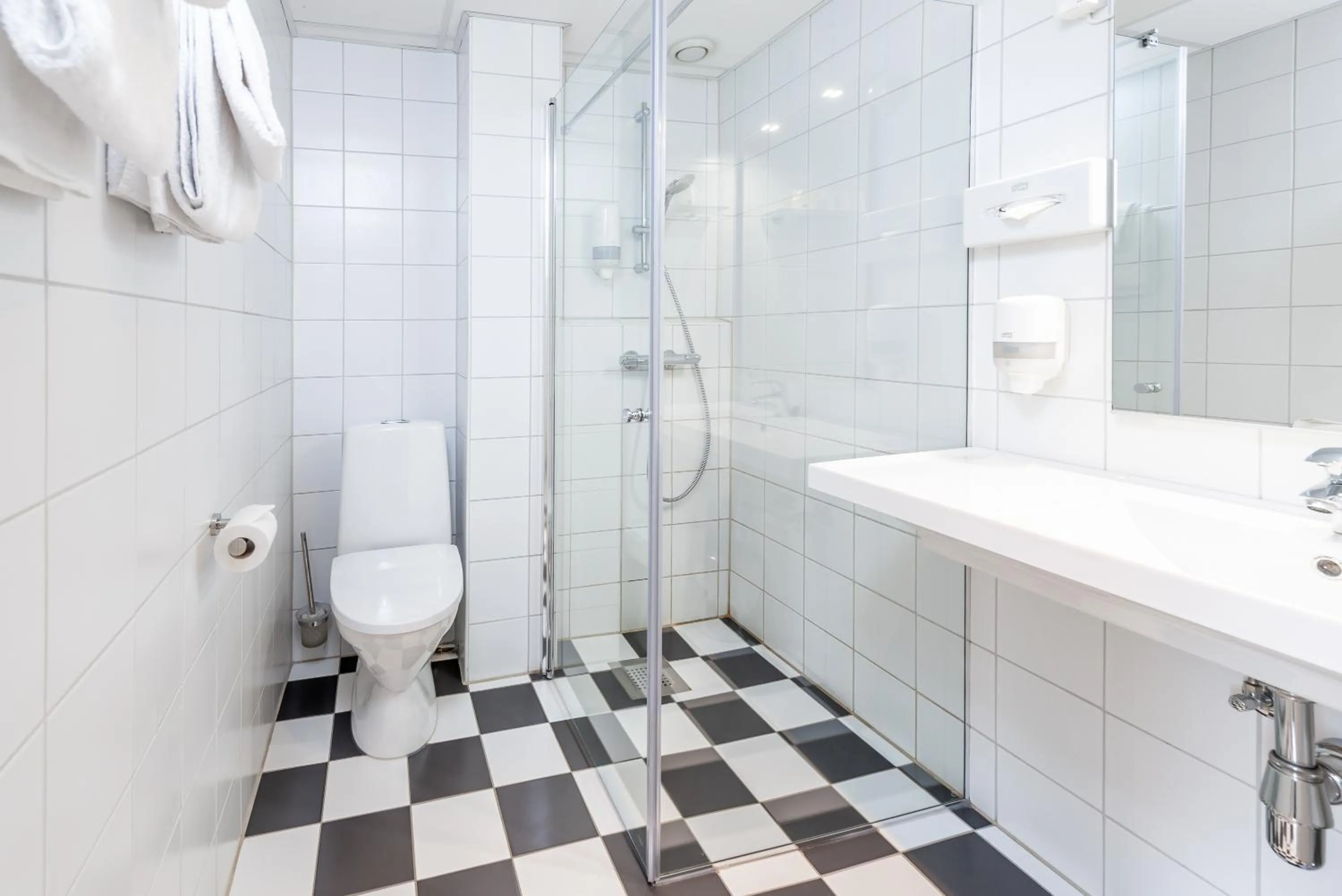 Shower in Hotel Sverre