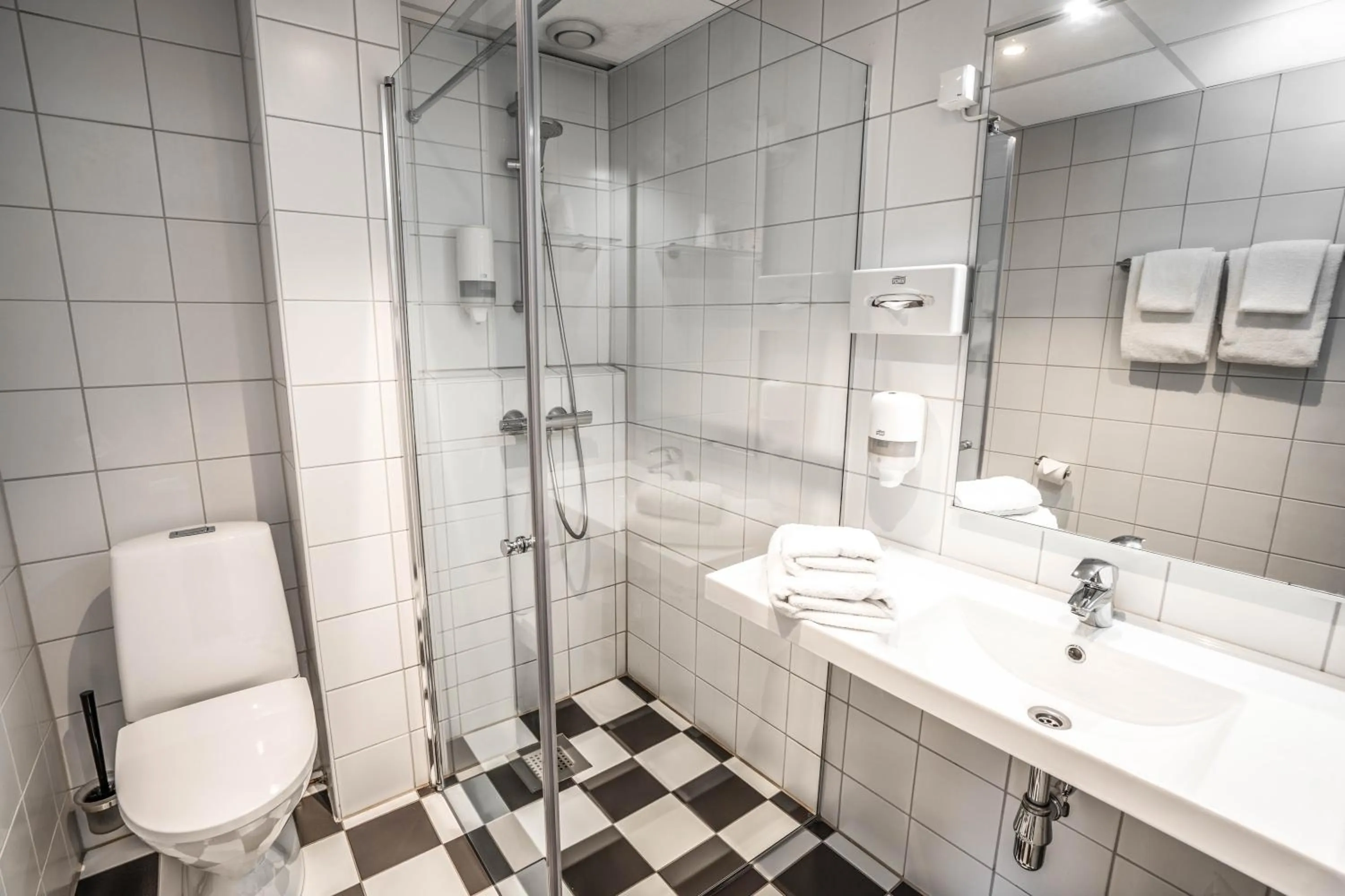 Shower in Hotel Sverre
