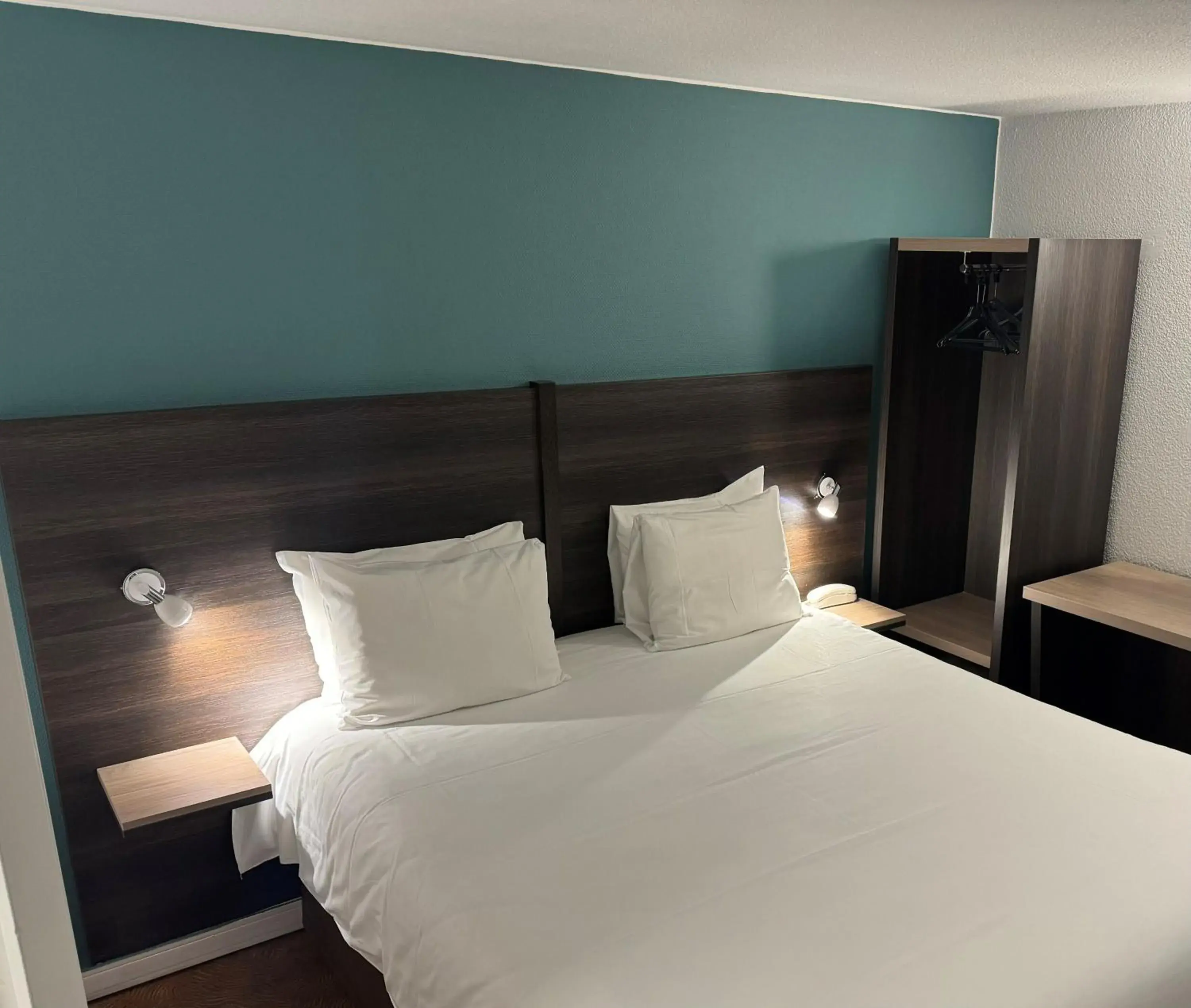 Bed in Kyriad Epernay Bed in Kyriad Epernay