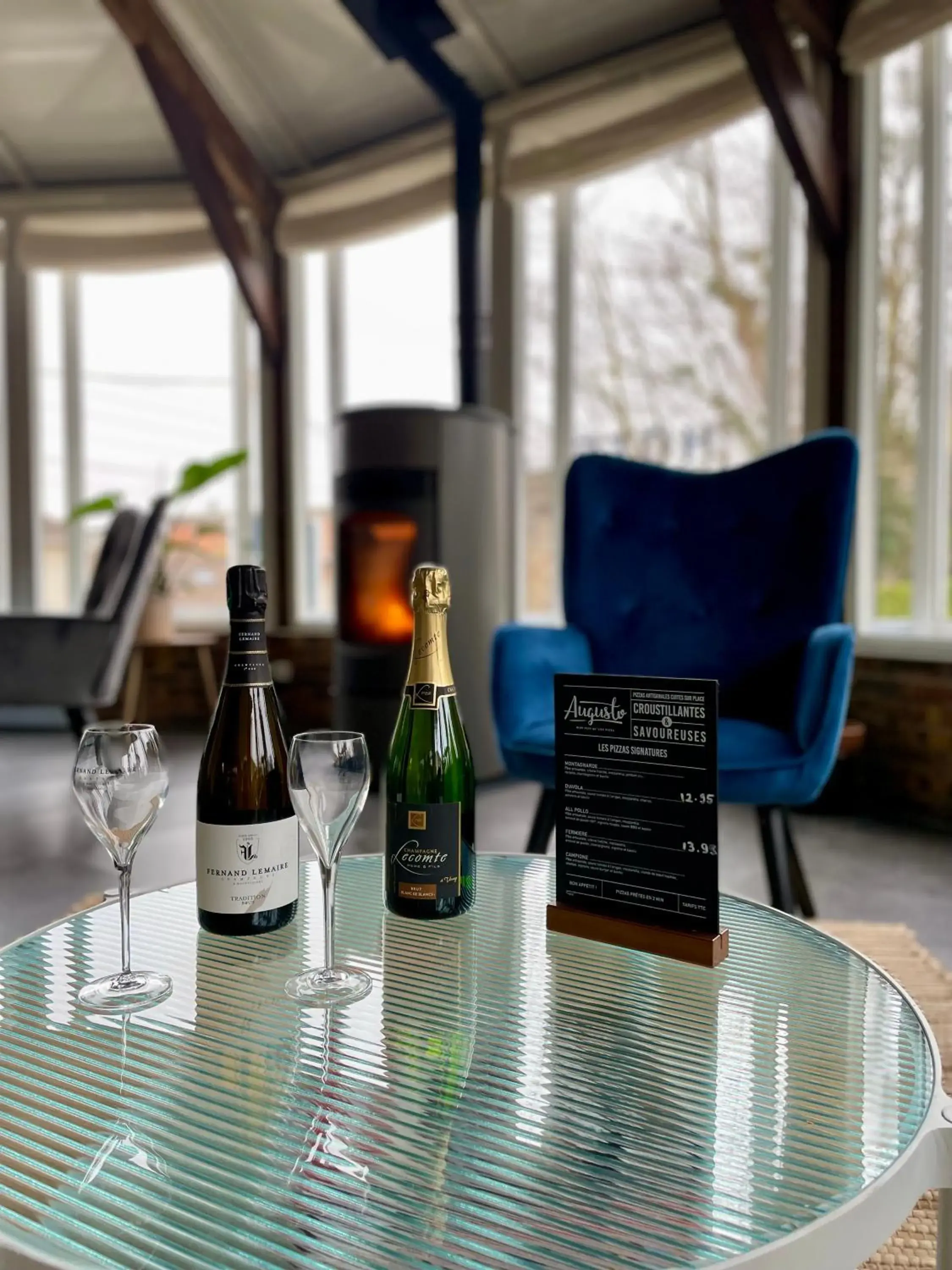 Lounge or bar in Kyriad Epernay Lounge or bar in Kyriad Epernay