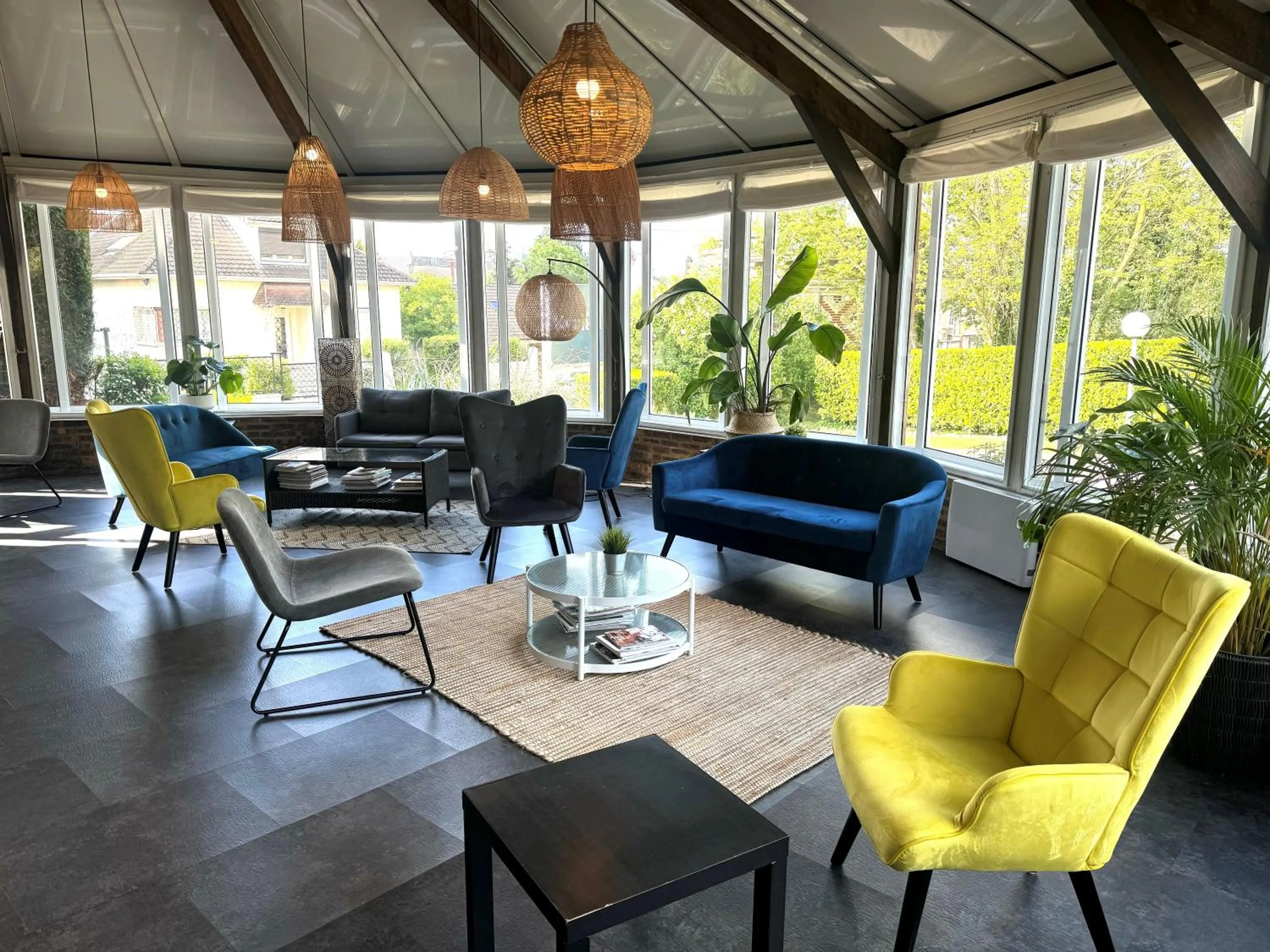 Communal lounge/ TV room in Kyriad Epernay