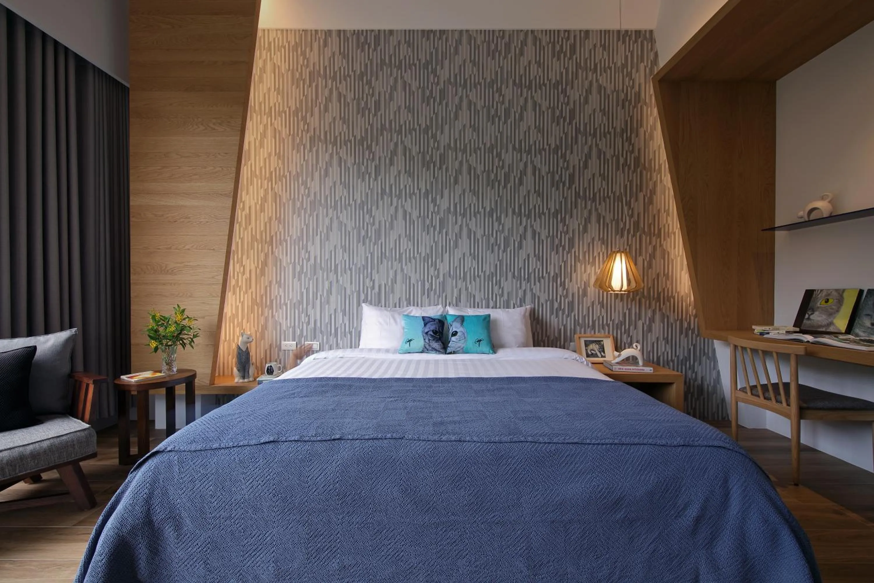 Photo of the whole room, Bed in Doris Home