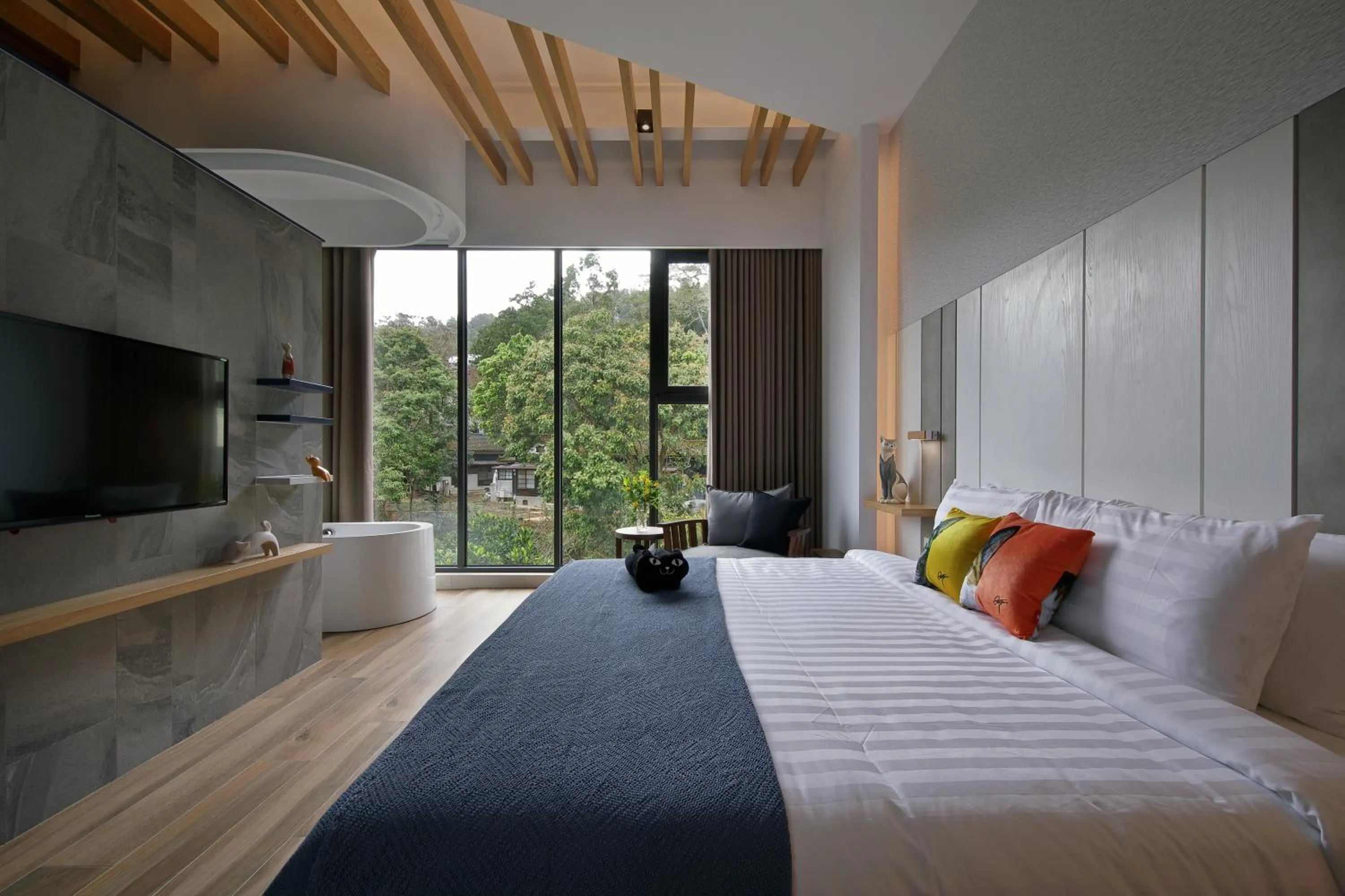 Photo of the whole room, Bed in Doris Home