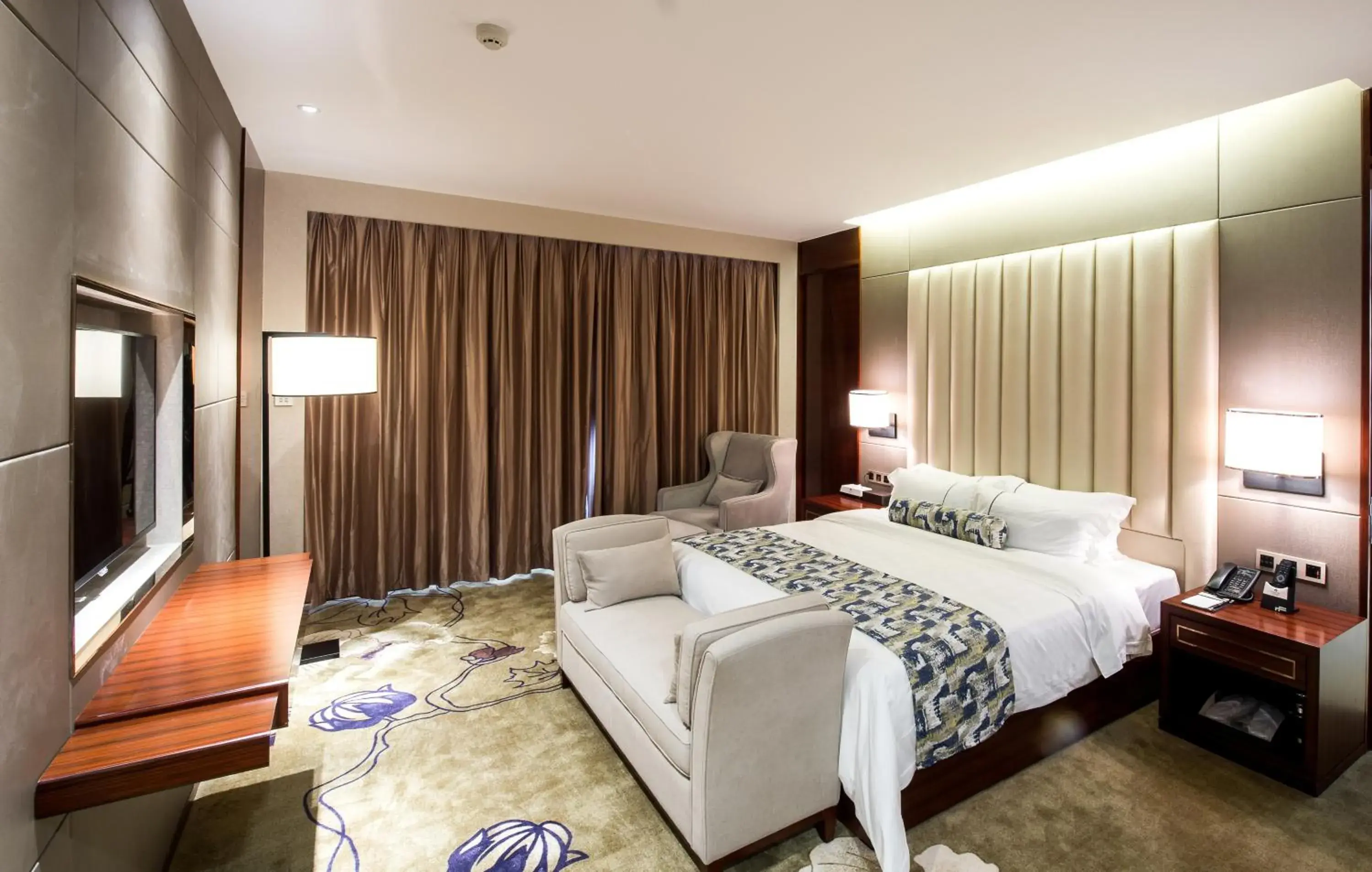 Executive Suite in New Junyue International Hotel Executive Suite in New Junyue International Hotel