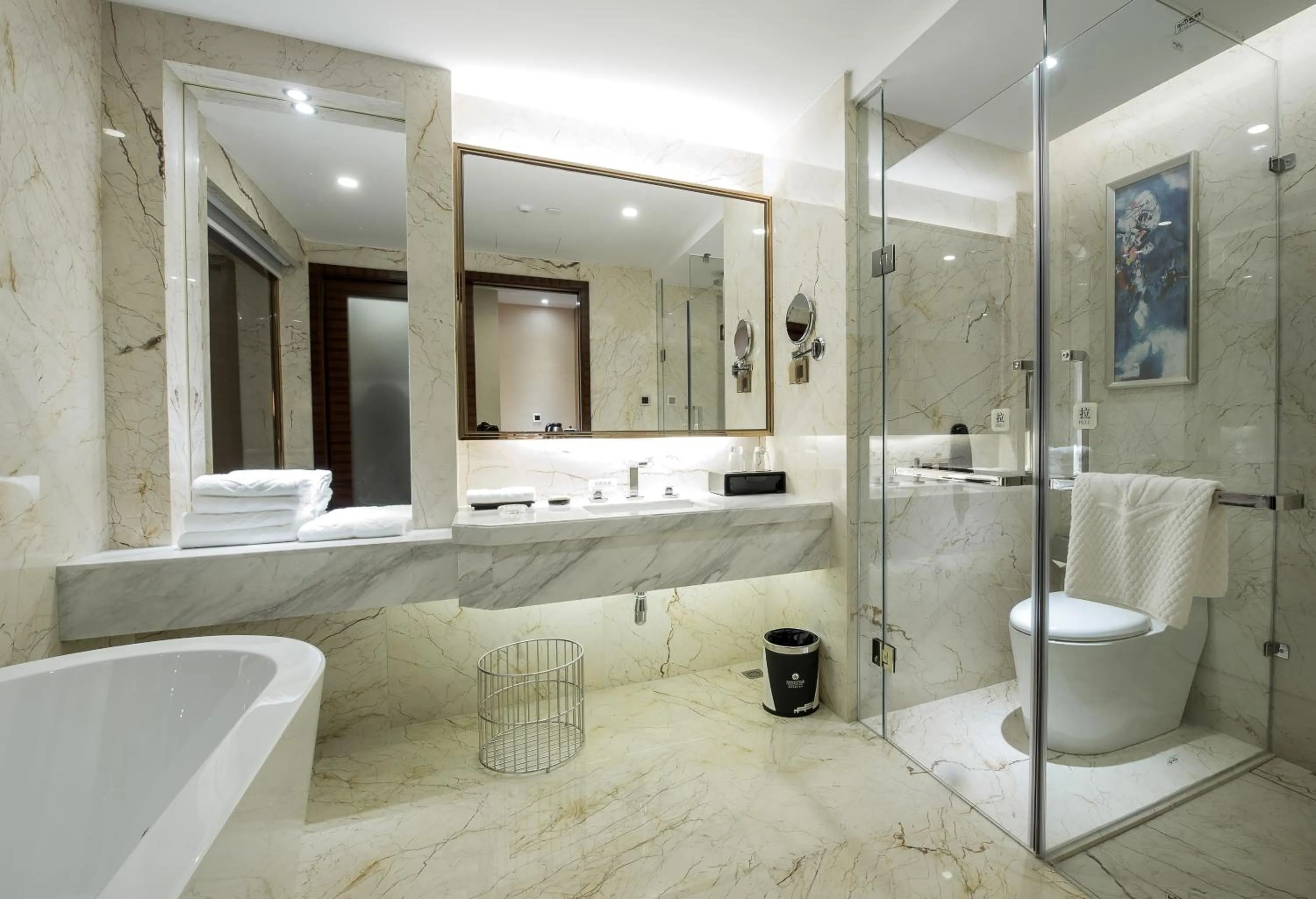 Deluxe Queen Room in New Junyue International Hotel