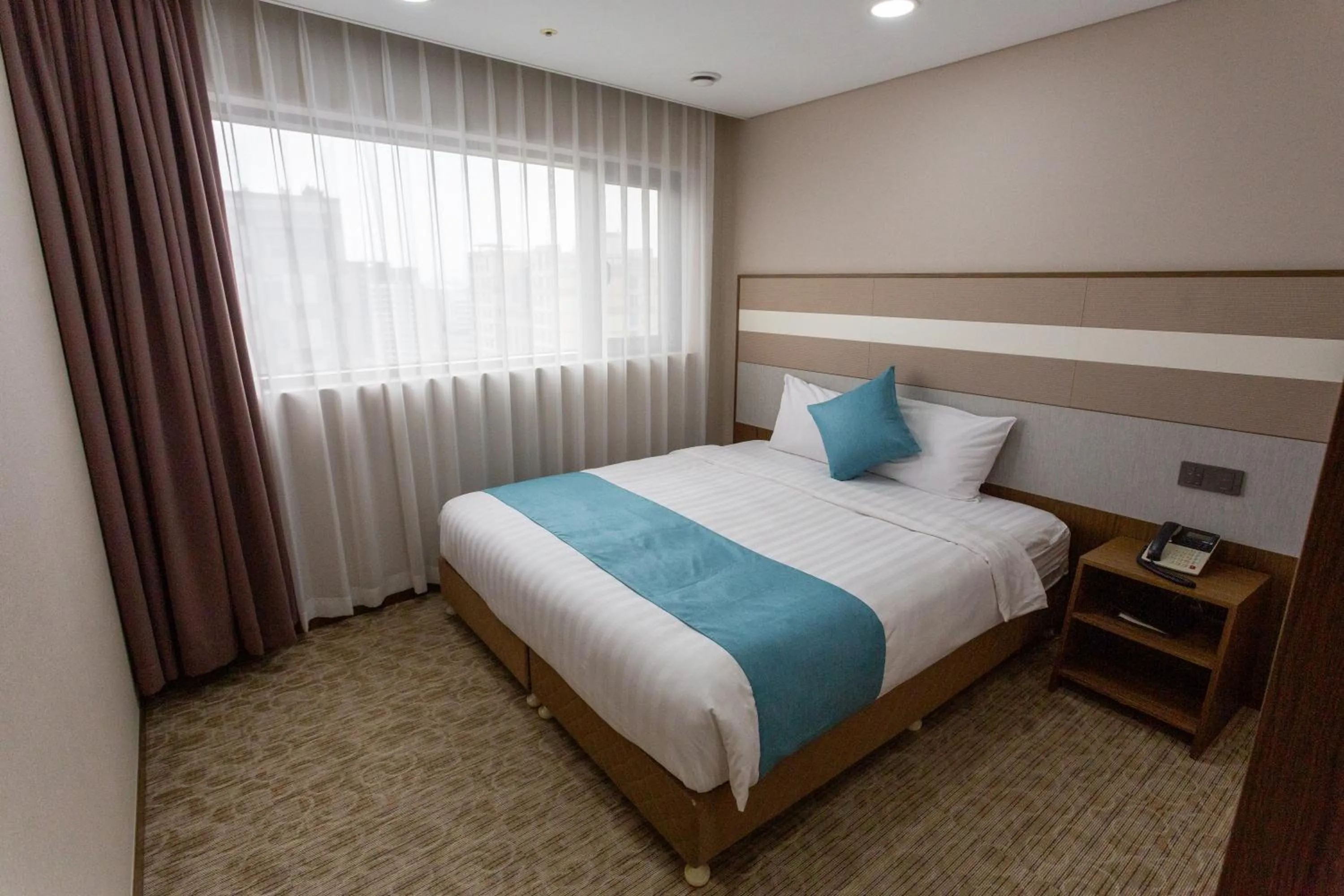 Bed in The Recenz Dongdaemun Hotel