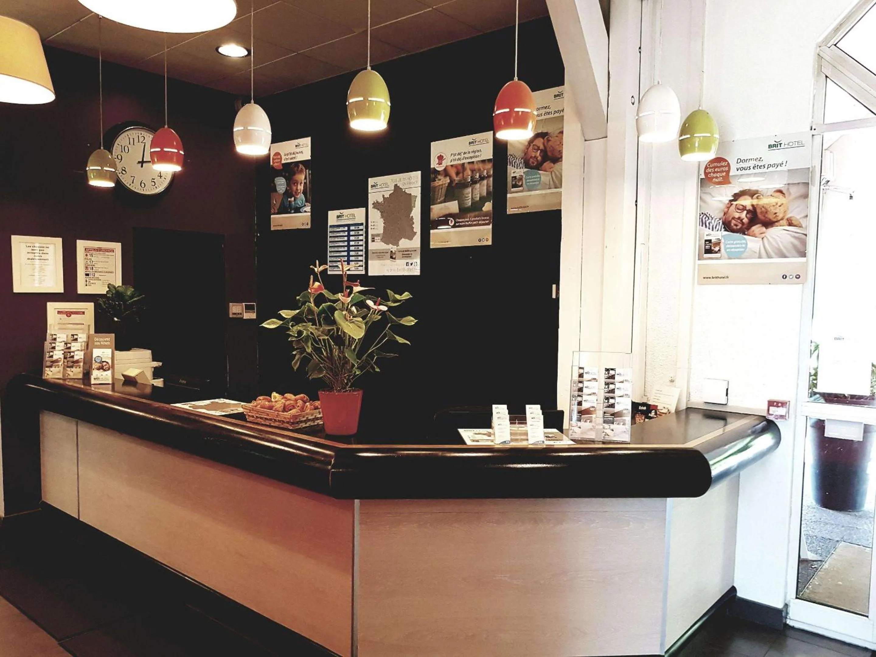 Lobby or reception in Brit Hotel Lyon Nord Dardilly