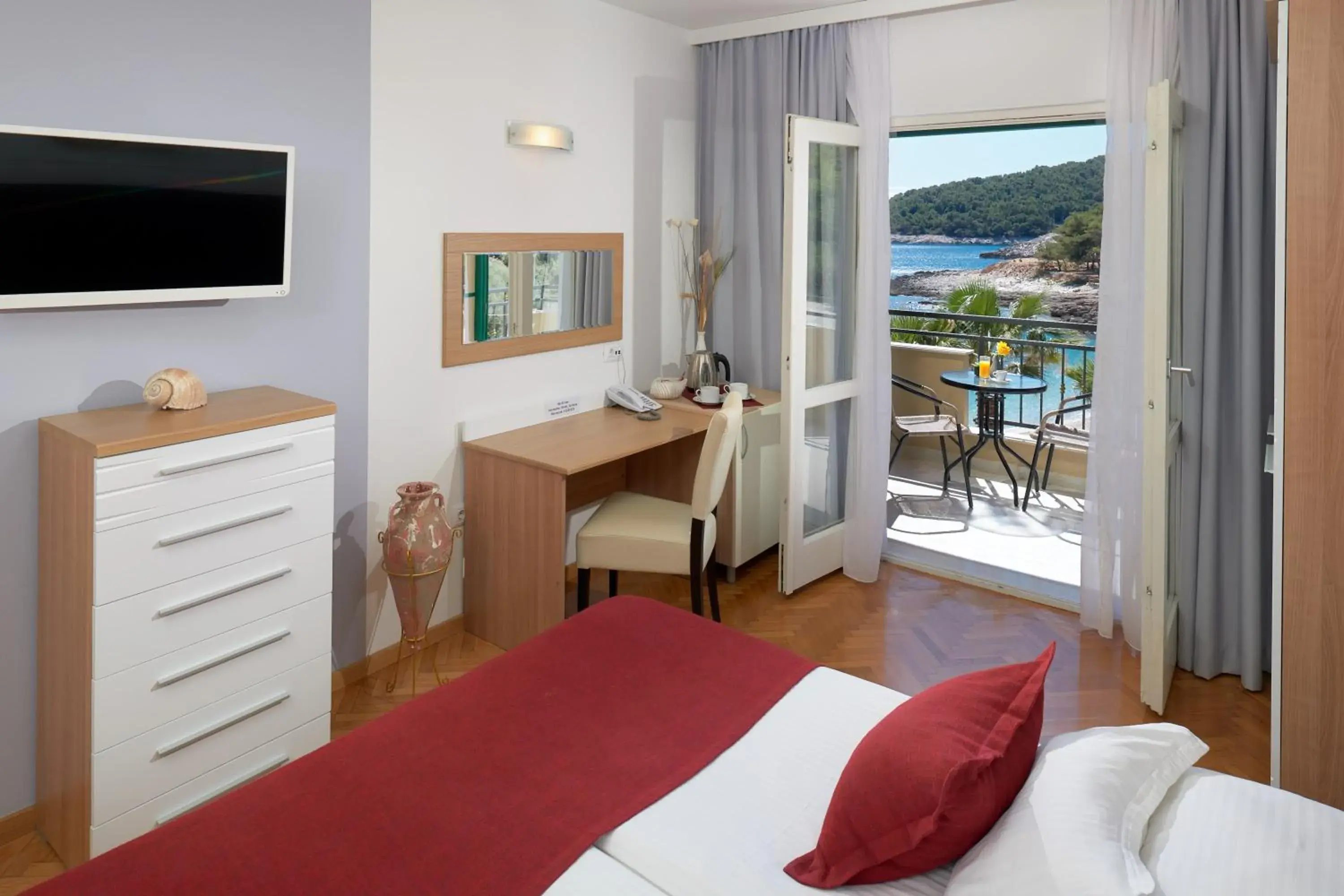 Double Room with Balcony and Sea View in Hotel Fortuna Double Room with Balcony and Sea View in Hotel Fortuna