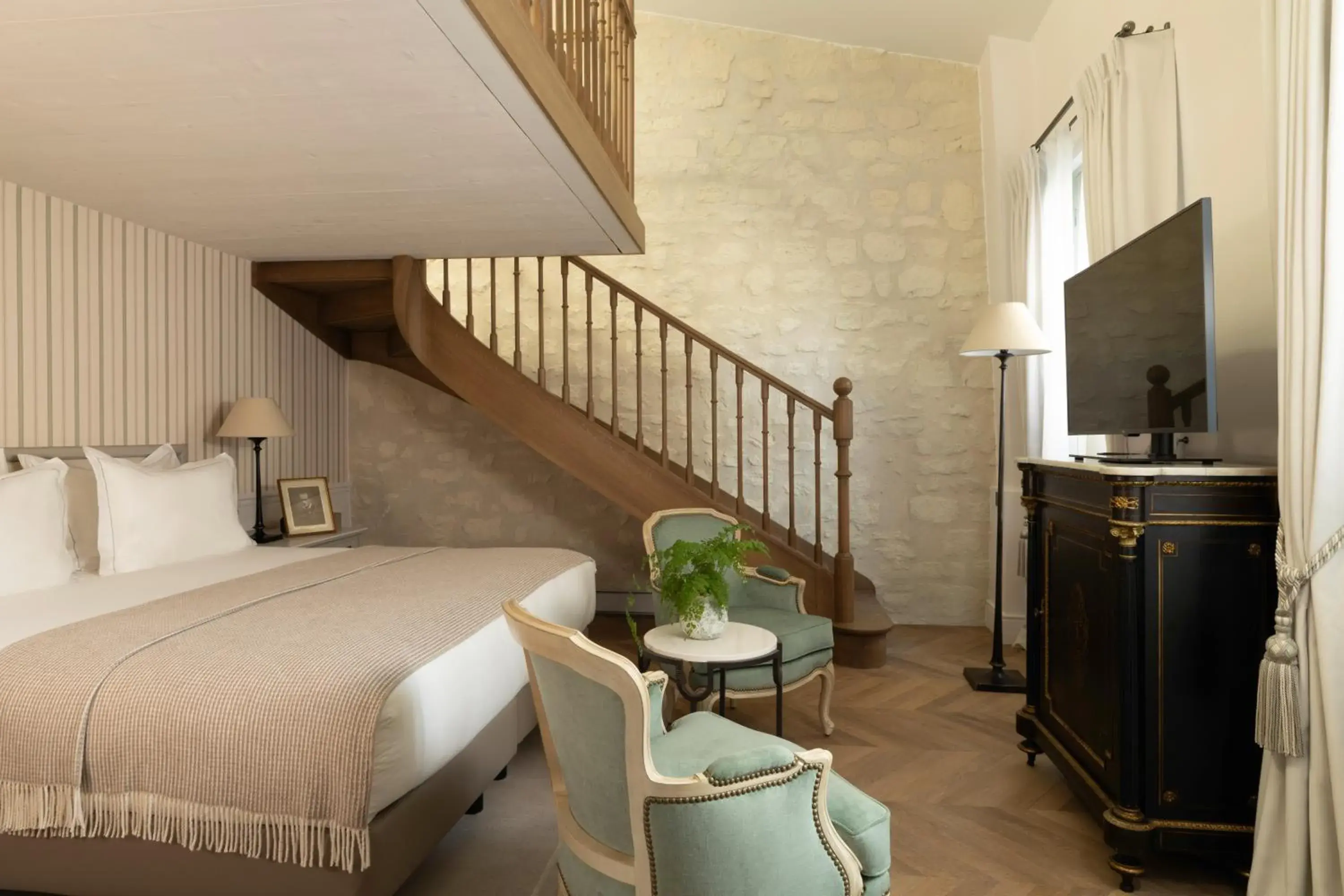 Duplex Quadruple Room in Hotel Du Quai Voltaire Duplex Quadruple Room in Hotel Du Quai Voltaire