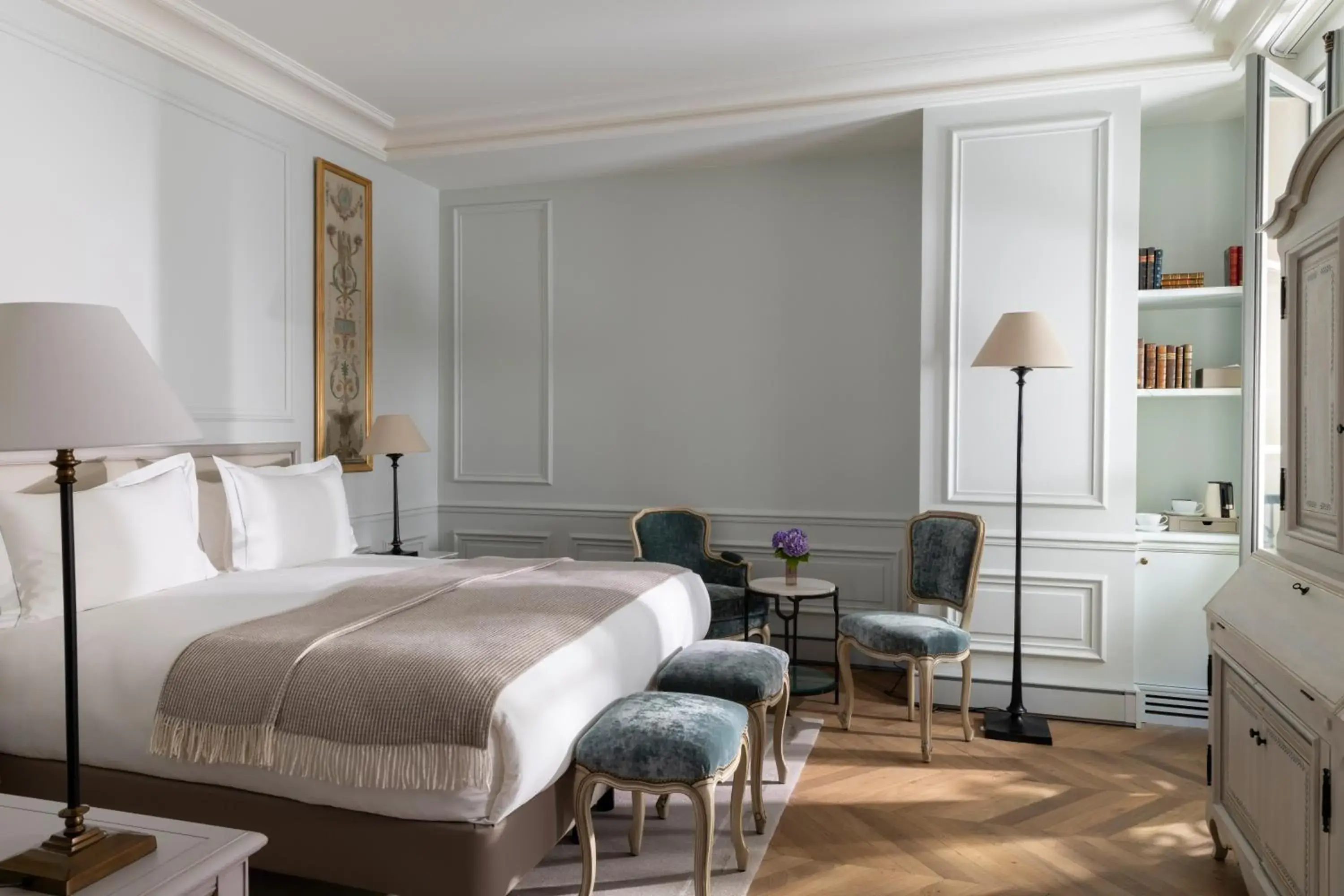 Deluxe Room with Courtyard View in Hotel Du Quai Voltaire Deluxe Room with Courtyard View in Hotel Du Quai Voltaire