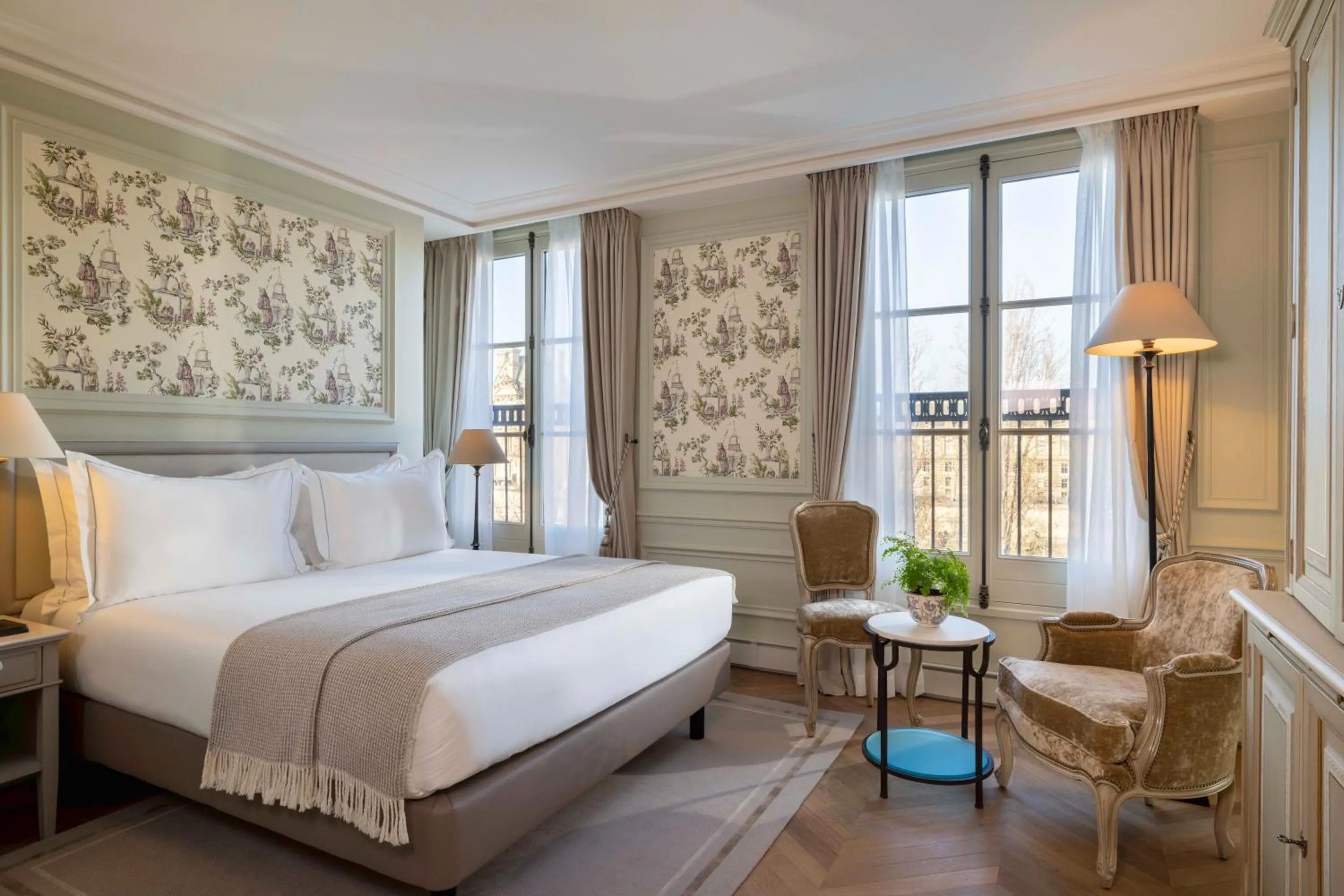 Deluxe  Room with River View in Hotel Du Quai Voltaire