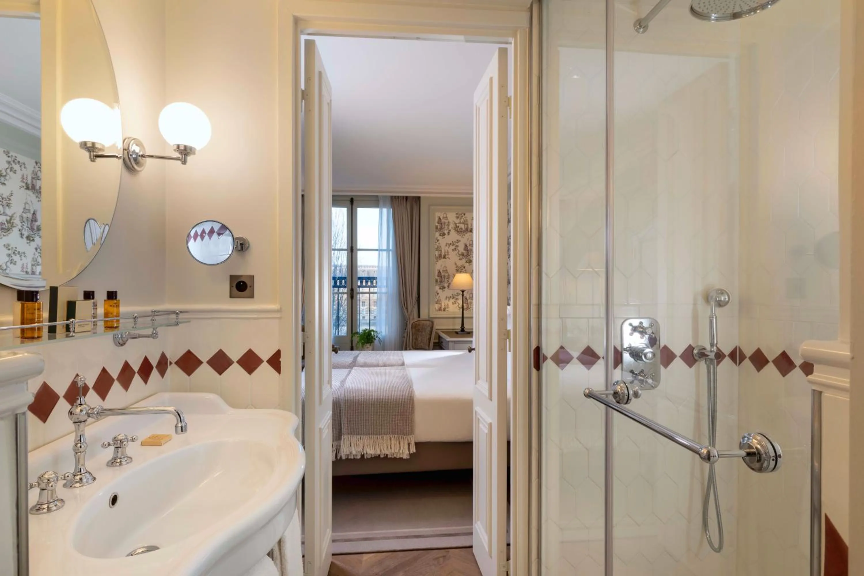 Superior Room with Seine River View in Hotel Du Quai Voltaire