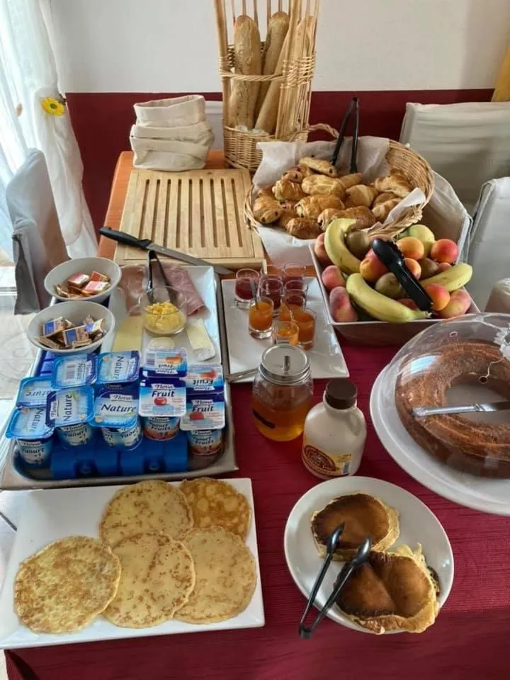 Breakfast in Hôtel Le Gambetta