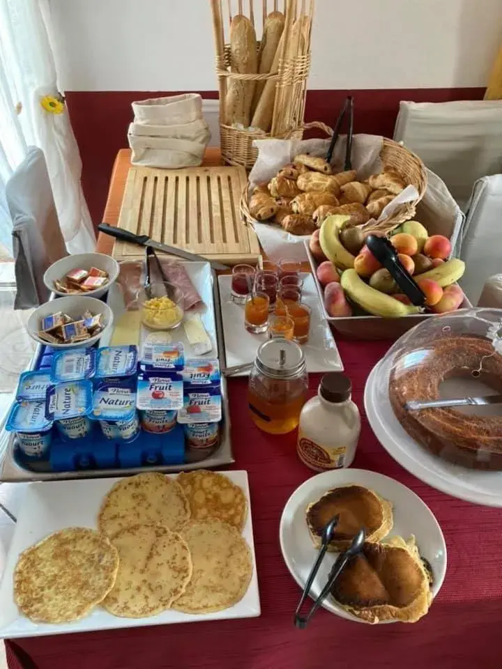 Breakfast in Hôtel Le Gambetta Breakfast in Hôtel Le Gambetta