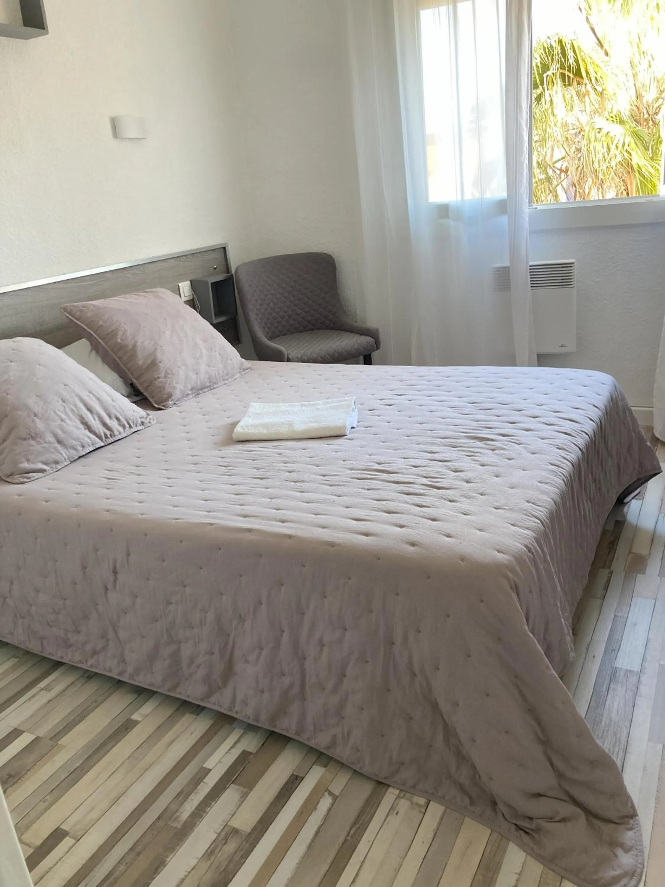 Photo of the whole room, Bed in Hôtel Le Gambetta