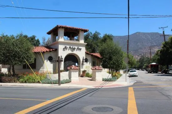 Facade/entrance in Su Nido Inn