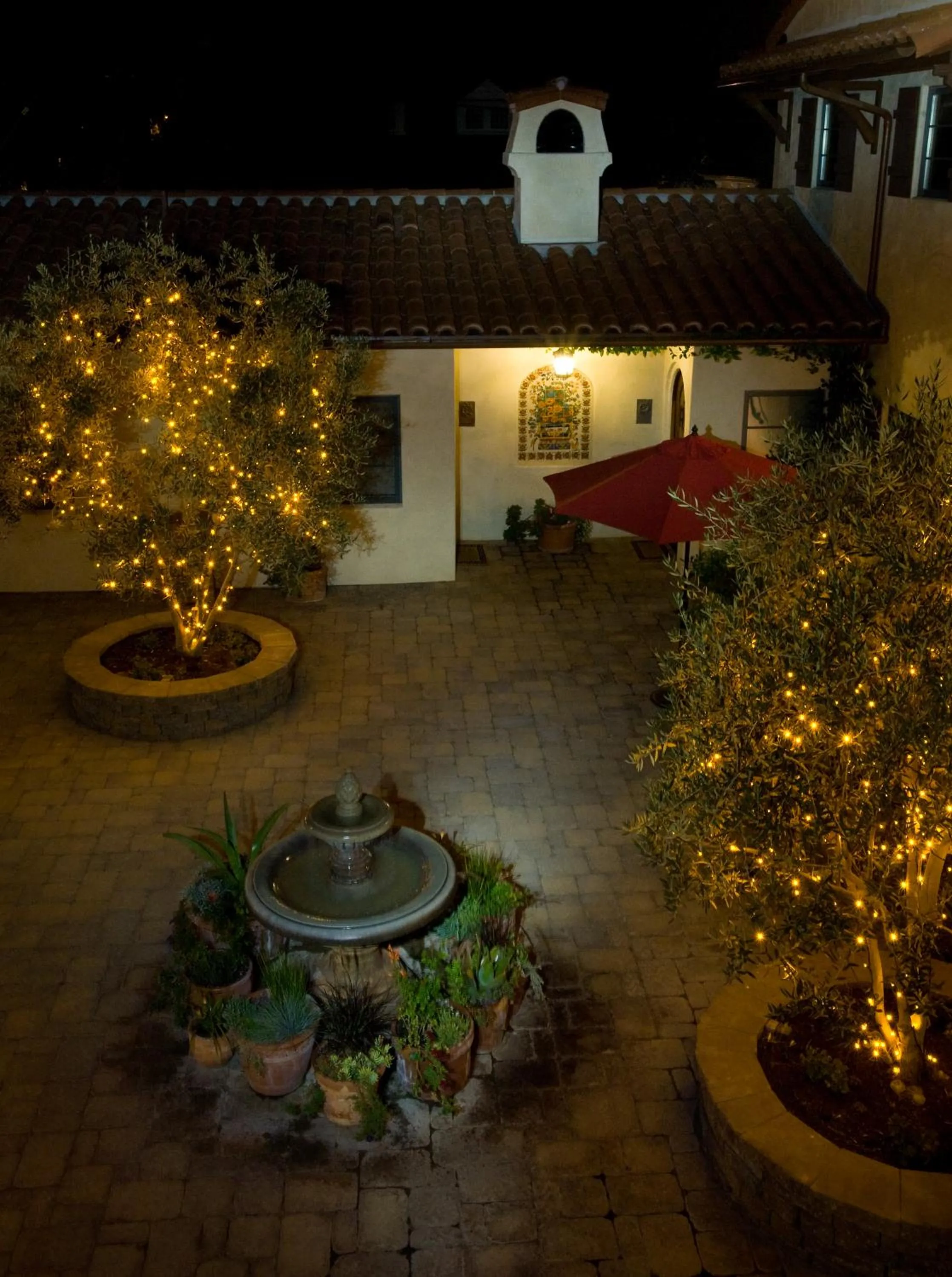 Inner courtyard view in Su Nido Inn