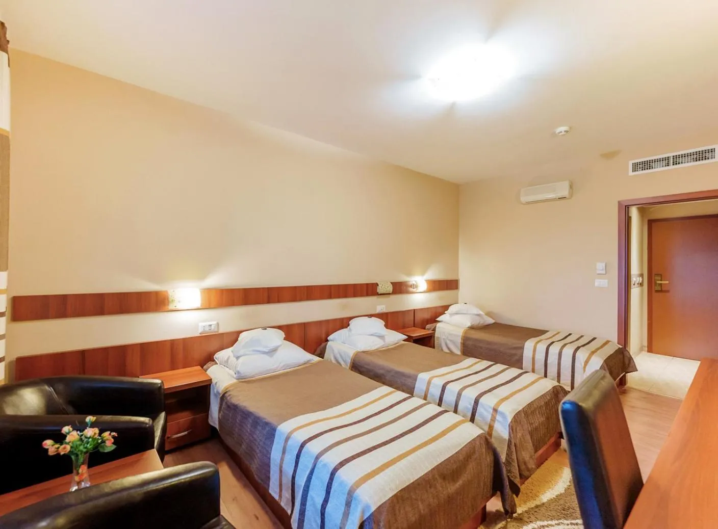 Triple Room with Balcony in Hotel Crisana Arad