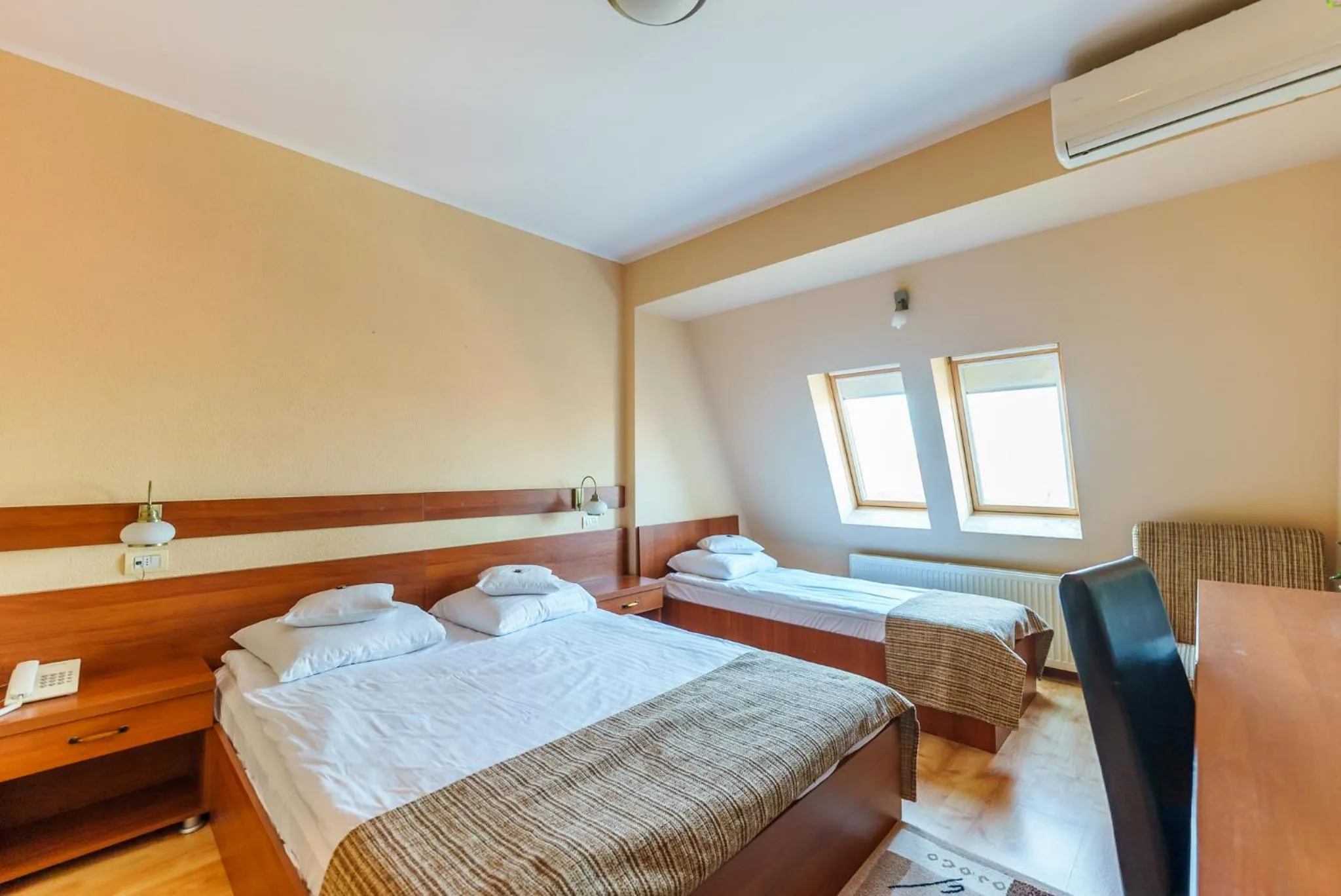 Comfort Triple Room in Hotel Crisana Arad