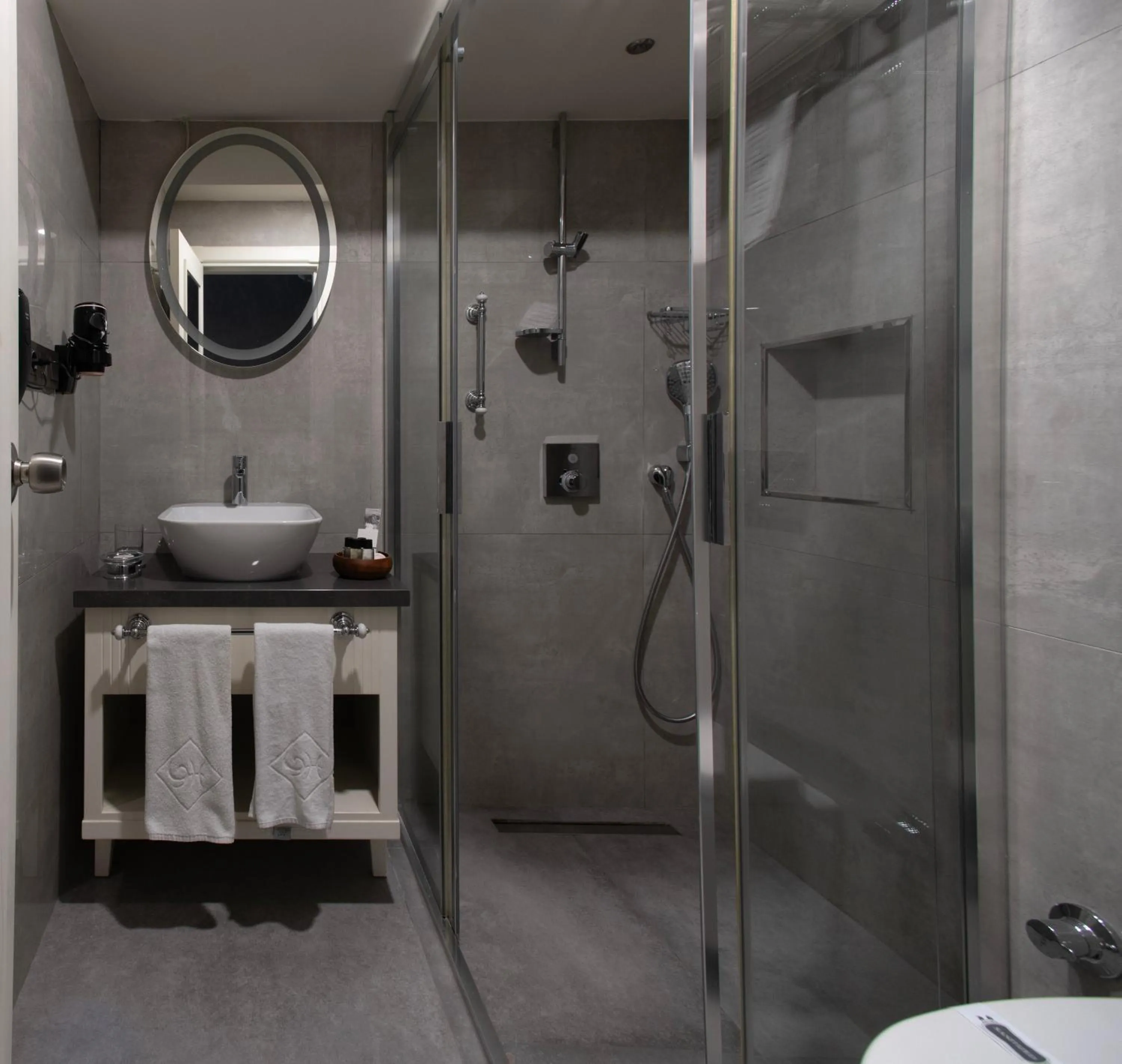 Shower in Istanbul Golden City Hotel