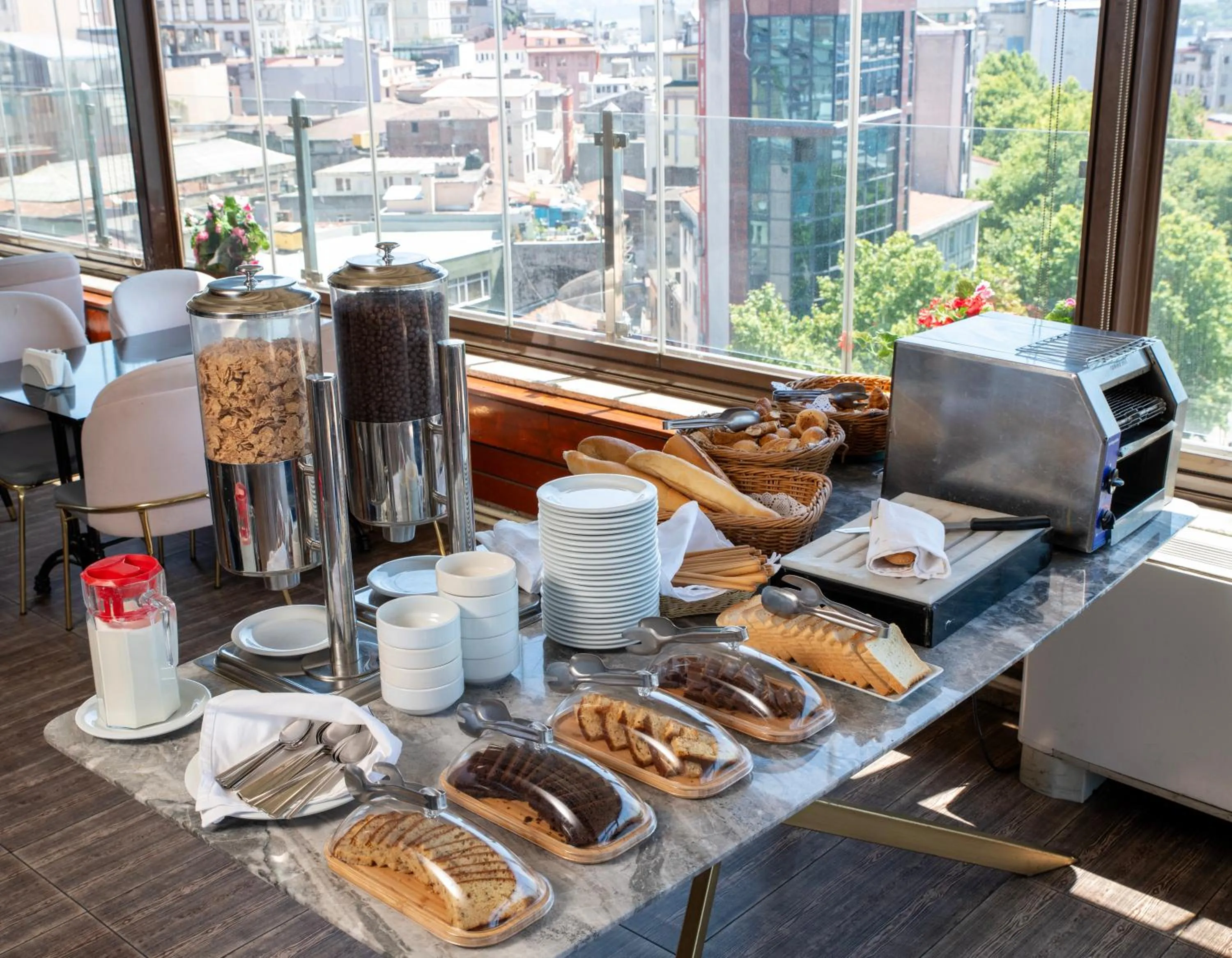 Property building in Istanbul Golden City Hotel