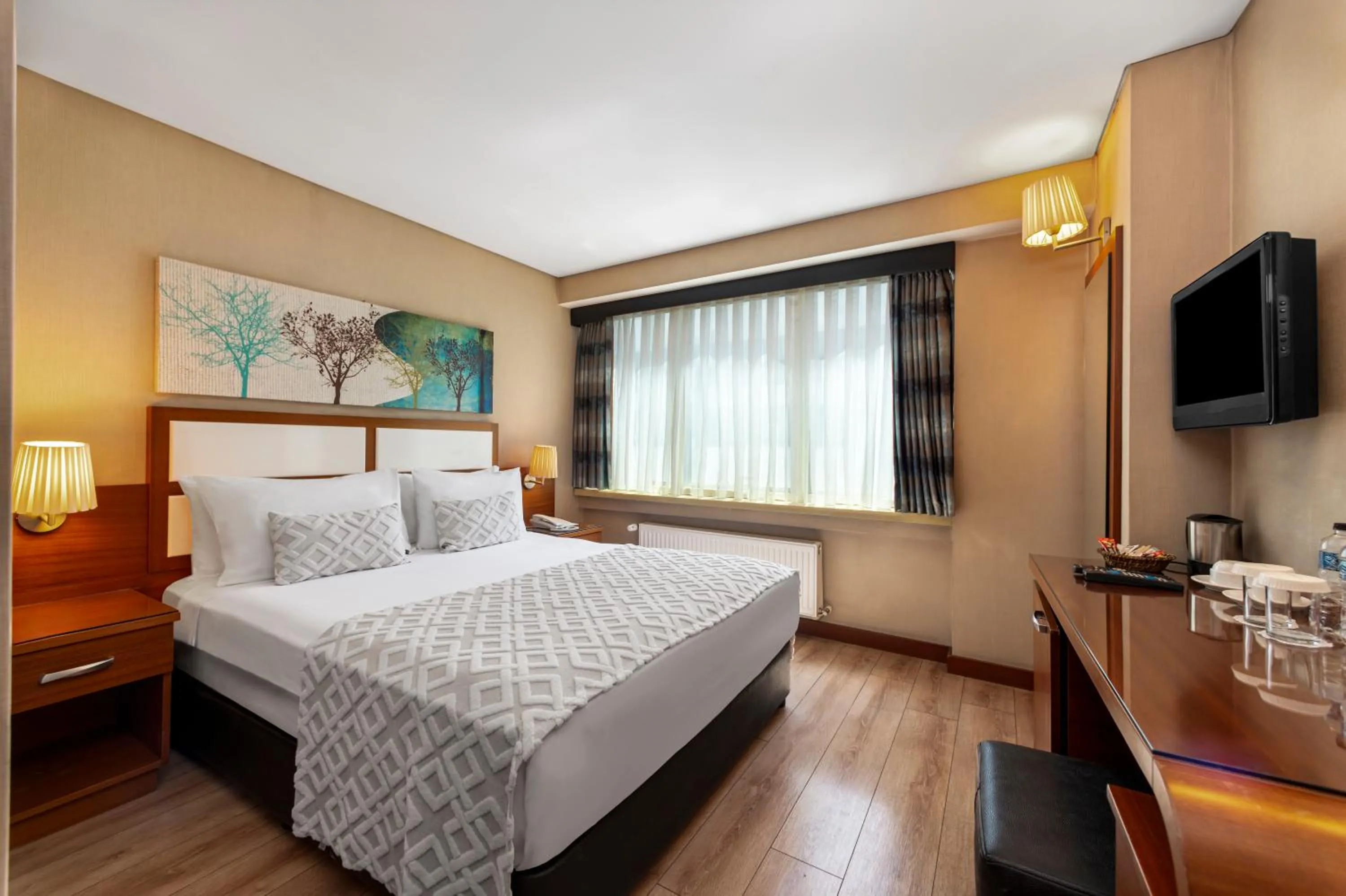 Photo of the whole room, Bed in Istanbul Golden City Hotel