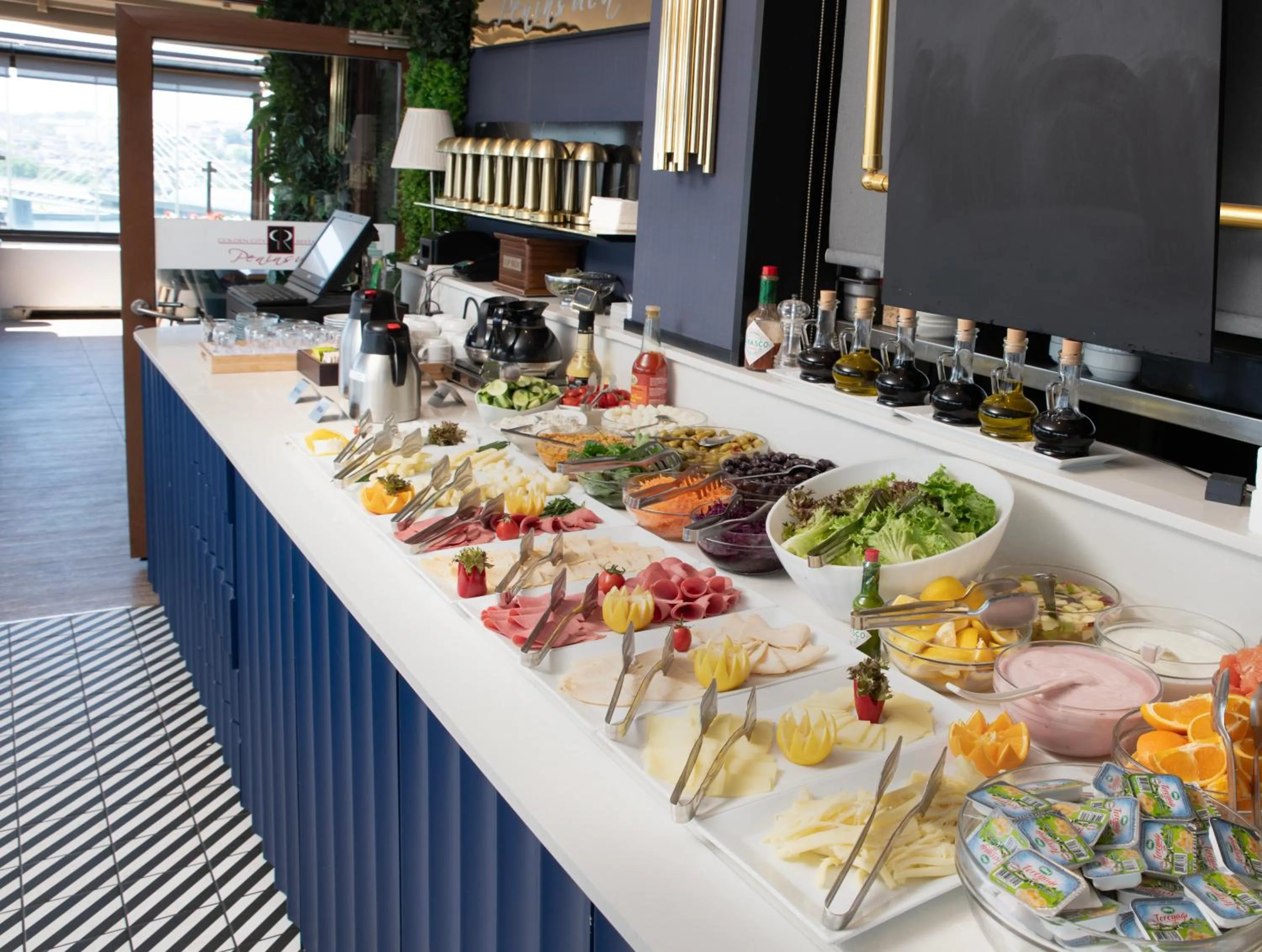 Property building in Istanbul Golden City Hotel