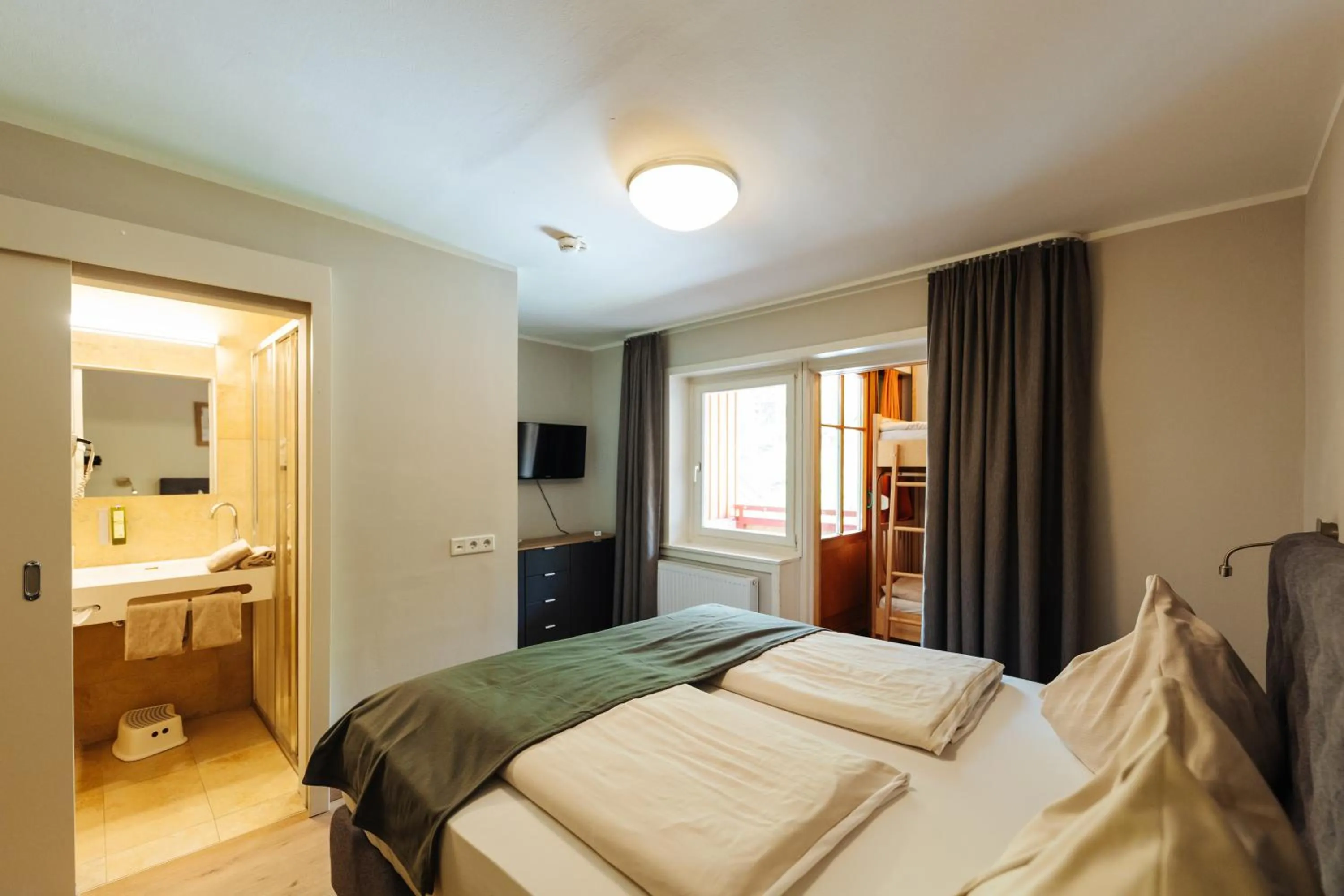 Photo of the whole room, Bed in Familienhotel Trebesingerhof