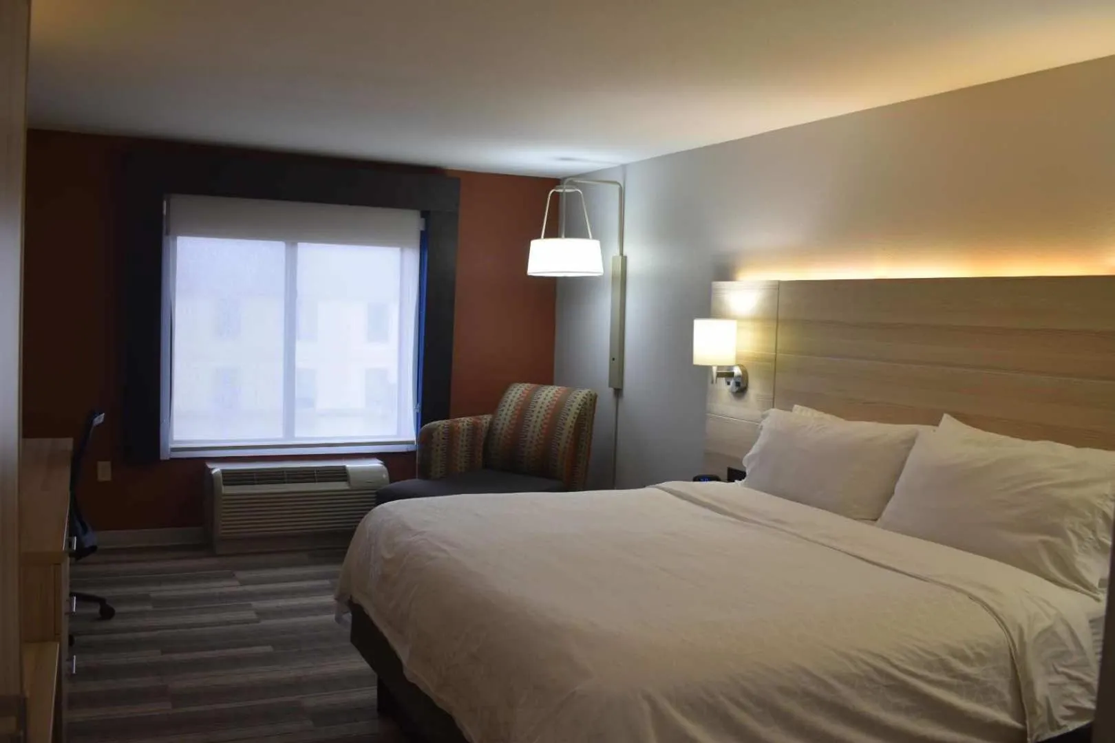 Bedroom, Bed in Holiday Inn Express Hotel & Suites McPherson by IHG