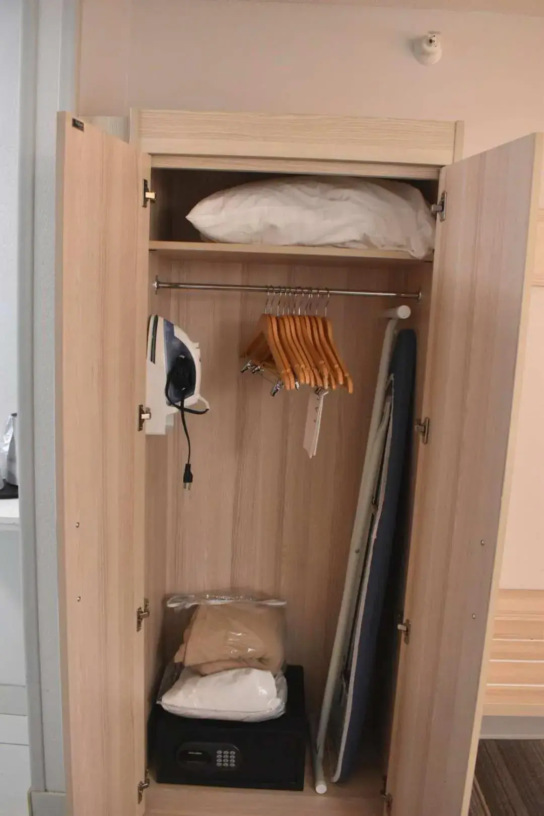 Standard Queen Room with Two Queen Beds in Holiday Inn Express Hotel & Suites McPherson by IHG Standard Queen Room with Two Queen Beds in Holiday Inn Express Hotel & Suites McPherson by IHG