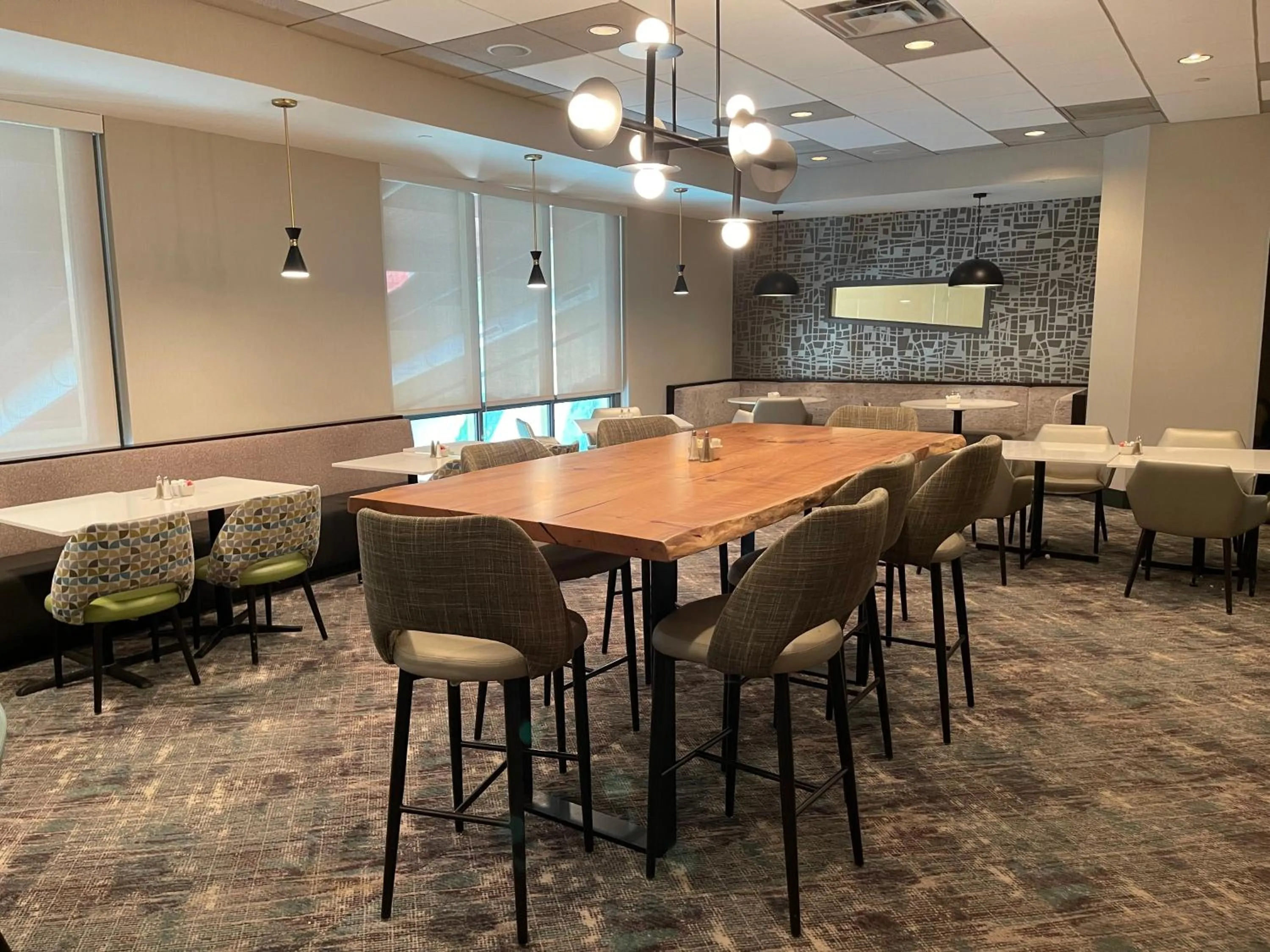 Restaurant/places to eat in Holiday Inn Martinsburg by IHG