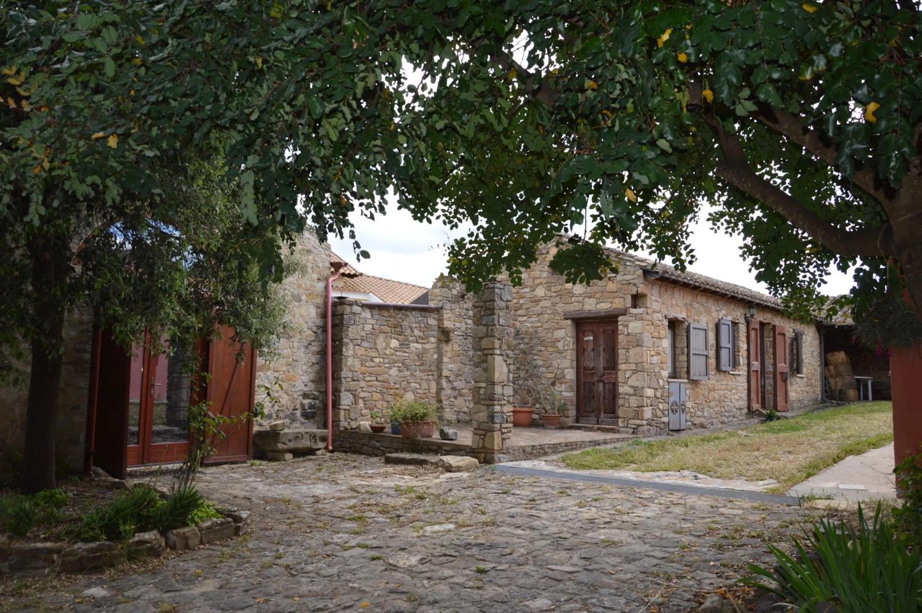 Inner courtyard view in Sa Domu de sa Contissa