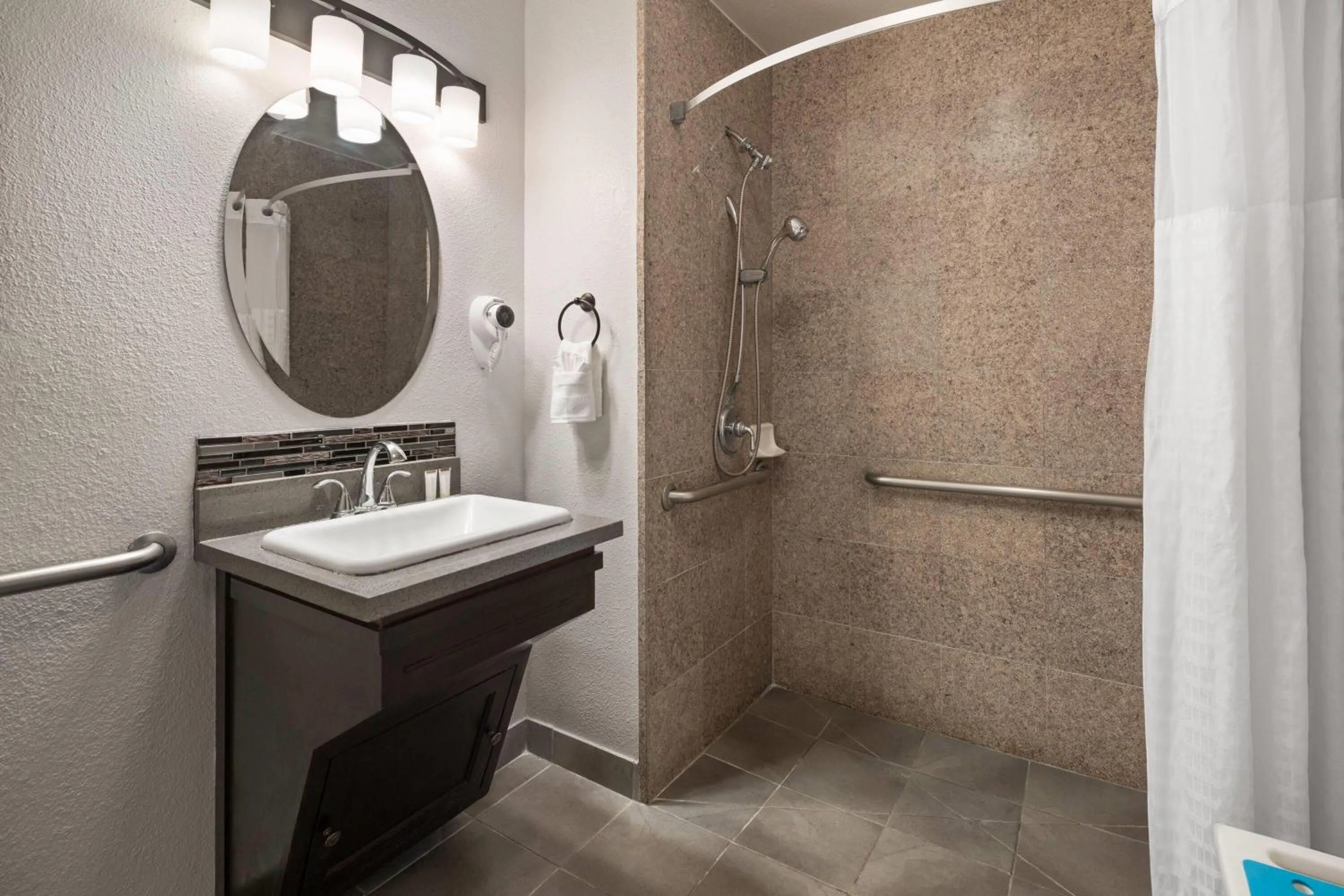 Photo of the whole room in Days Inn by Wyndham Monterey Downtown