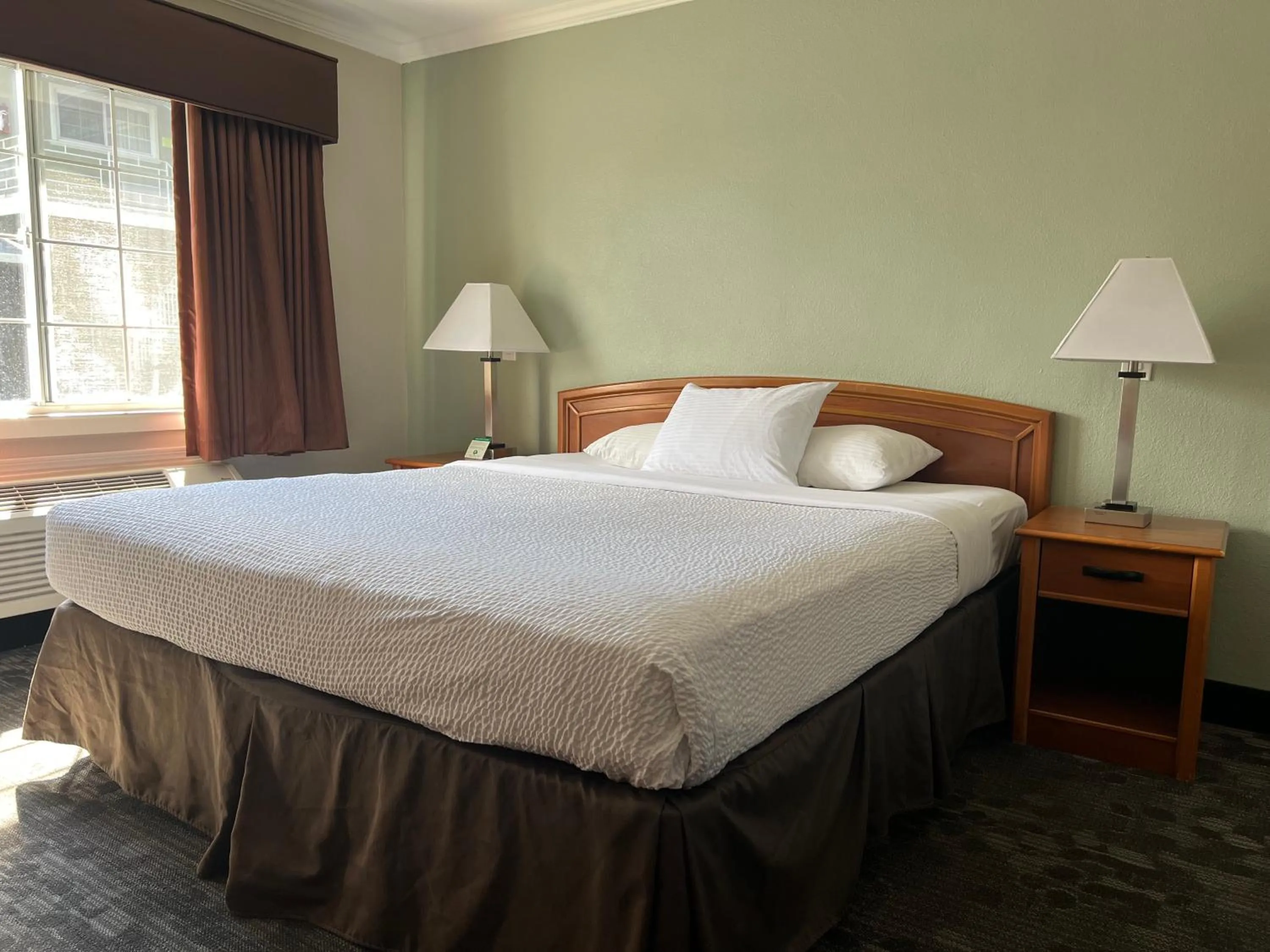 Bed in Hotel Parmani Near Stanford University